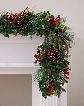 Boxwood and Berries Garland Boxwood and Berries Garland