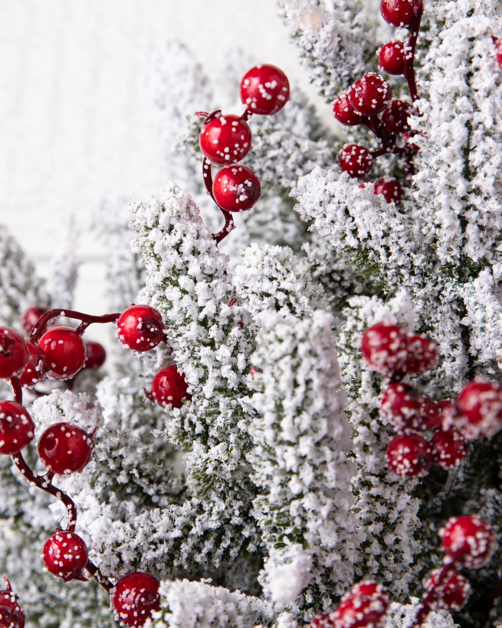 Balsam Hill - 2020 Holiday 2 - 6' Berry Frosted Fraser Fir Artificial  Christmas Garland
