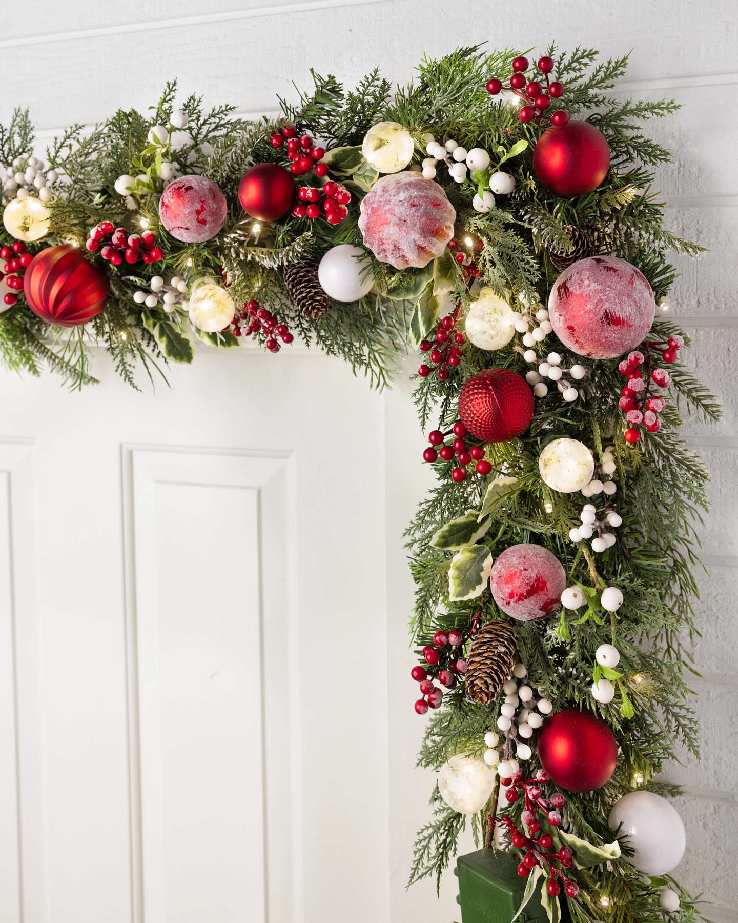 Balsam Hill Outdoor Lit Nordic Splendor Artificial Christmas Garland LED
