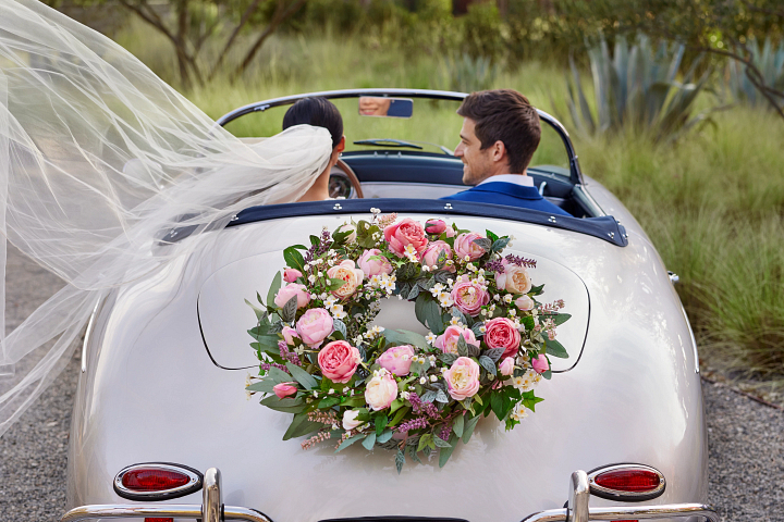 Wedding flower wreath deals