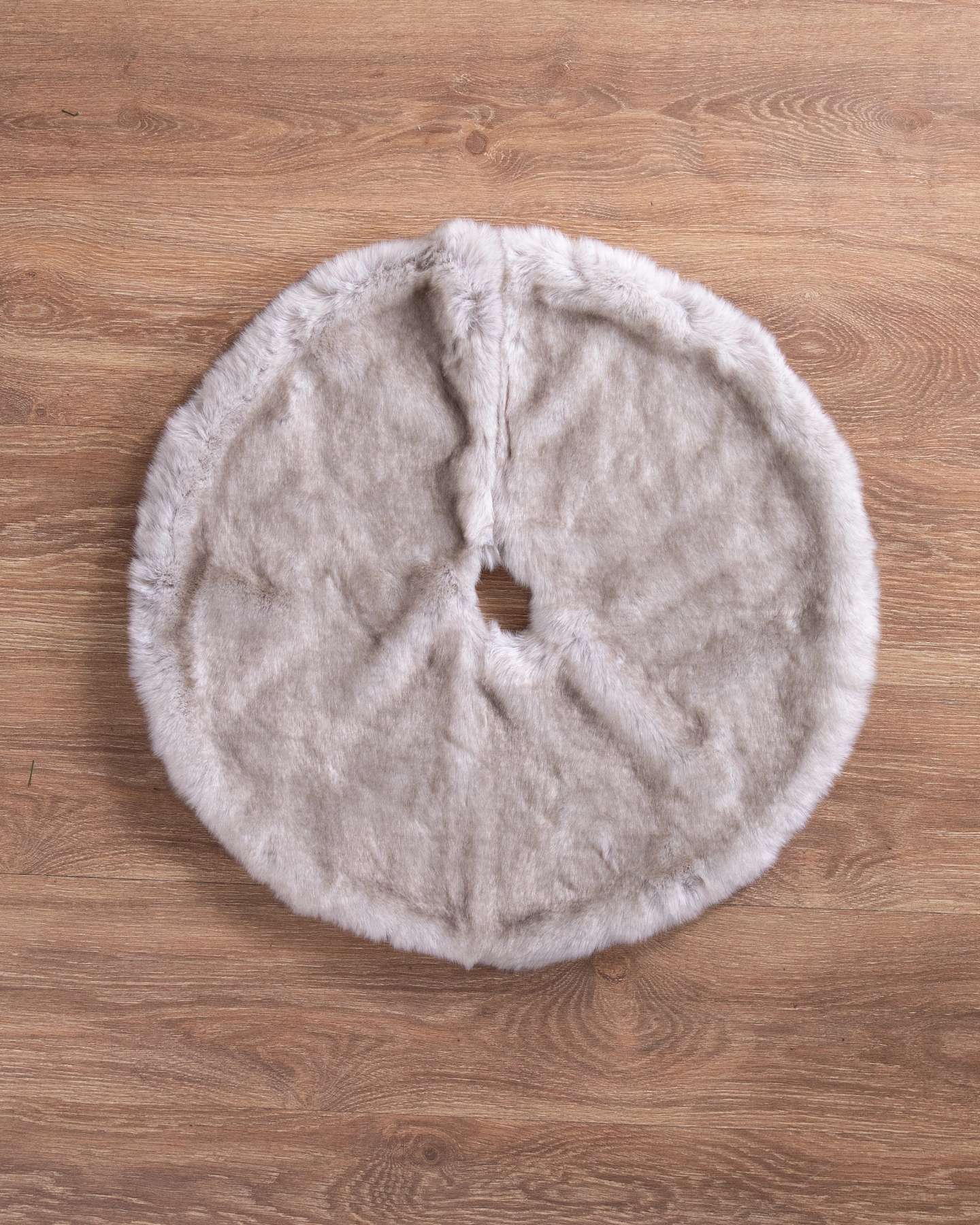 Balsam Hill Gray Lodge Faux Fur Artificial Christmas Tree Skirt 24-Inch Plush Detail