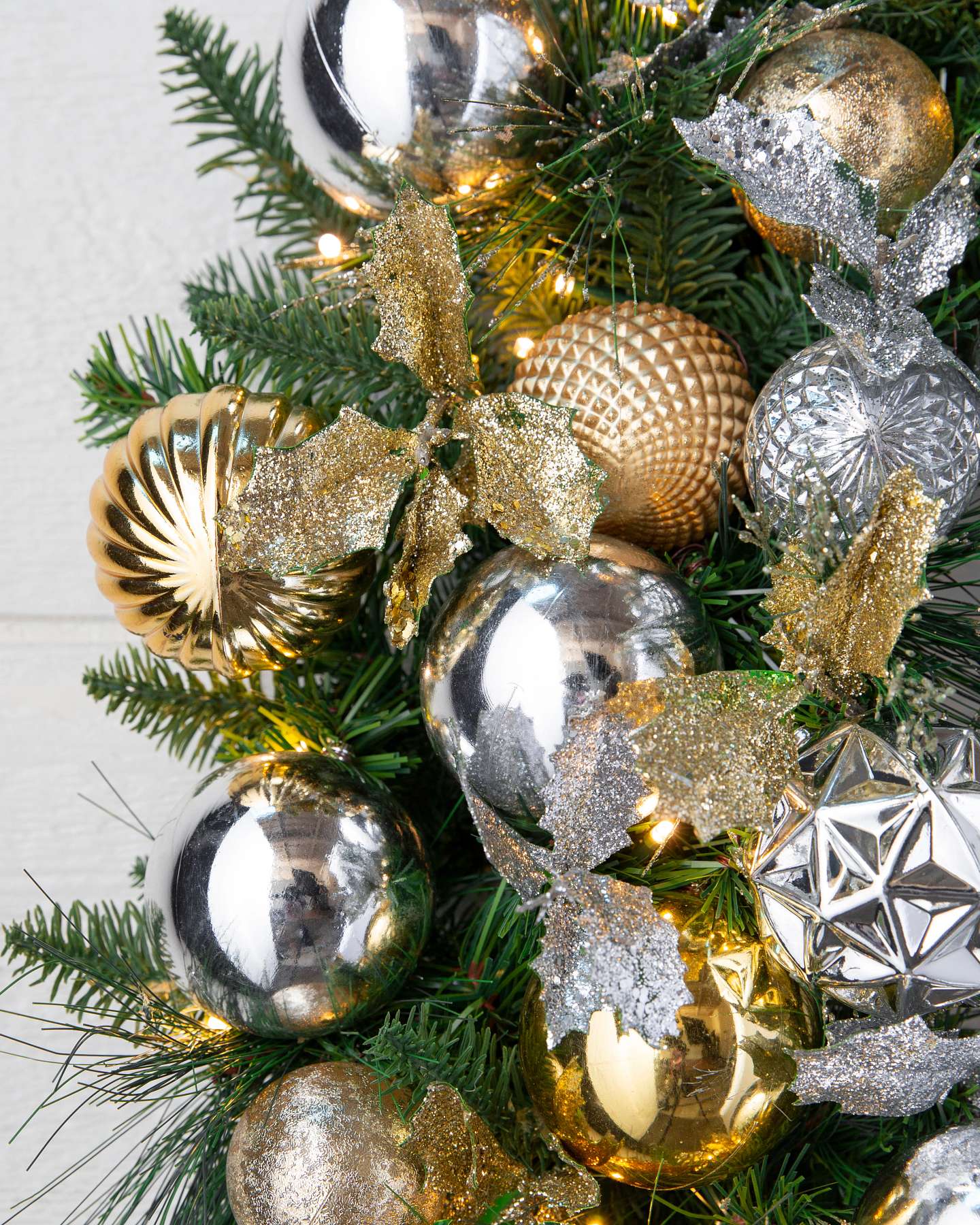 Balsam Hill Immergrüne Deko Weihnachtspracht für den Außenbereich
