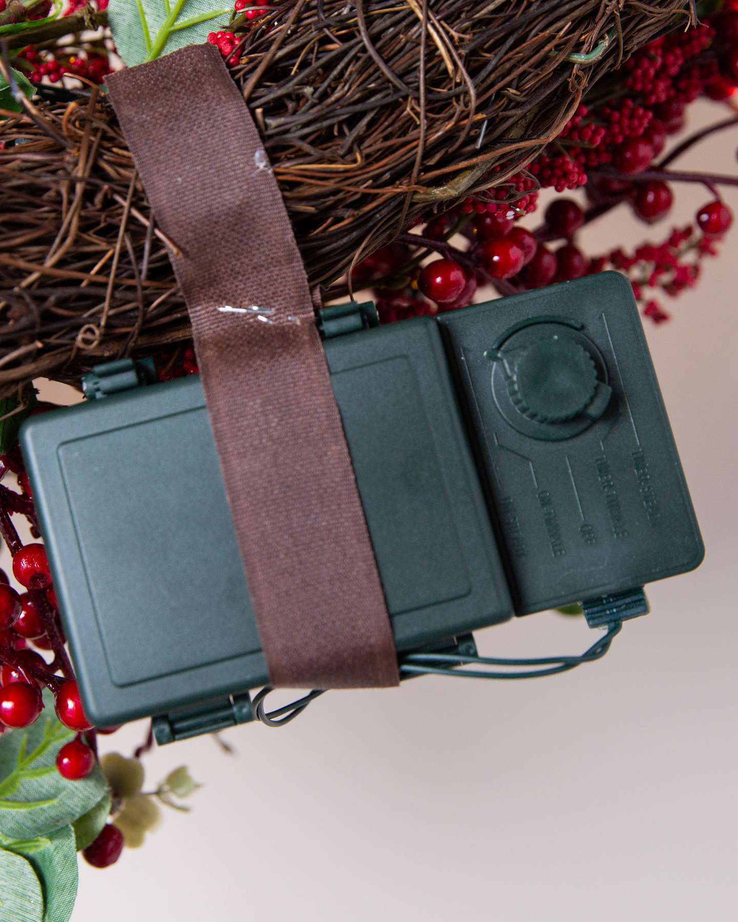Balsam Hill Mixed Berry Festive Artificial Christmas Garland Battery Pack Feature