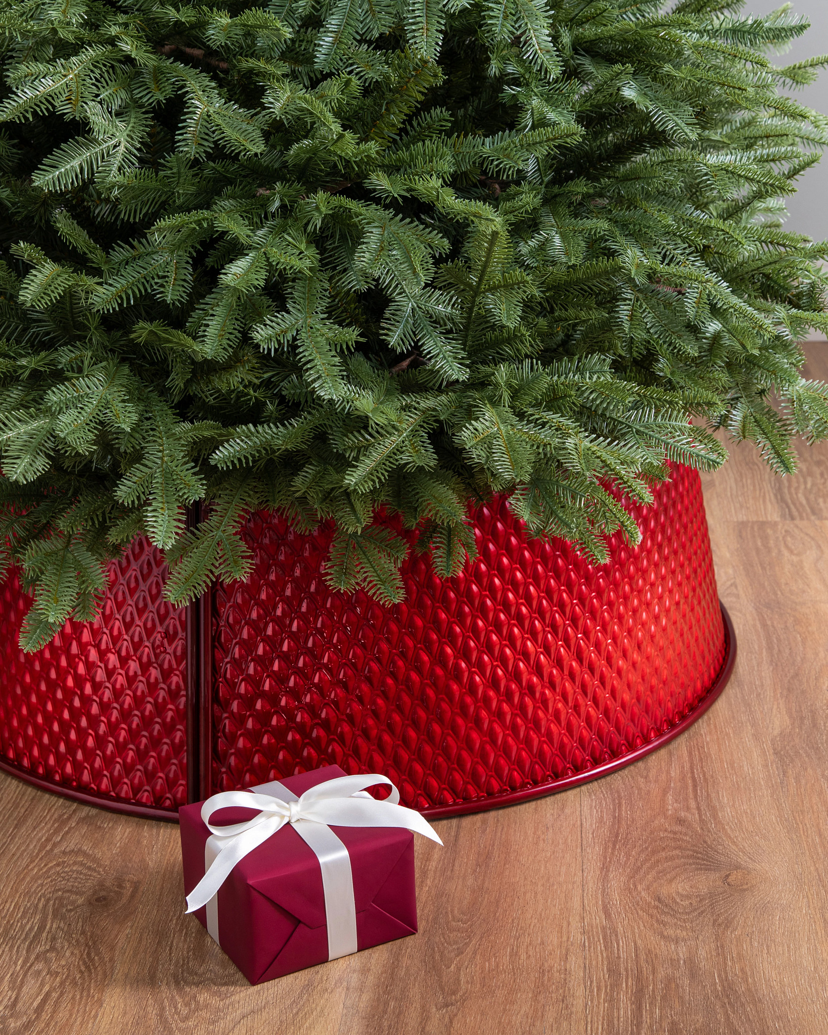 Red Merry Metallic Quilted Tree Collar