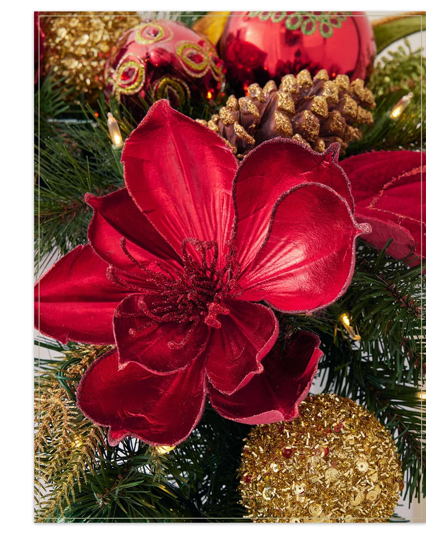 Outdoor Holiday Grandeur Wreath