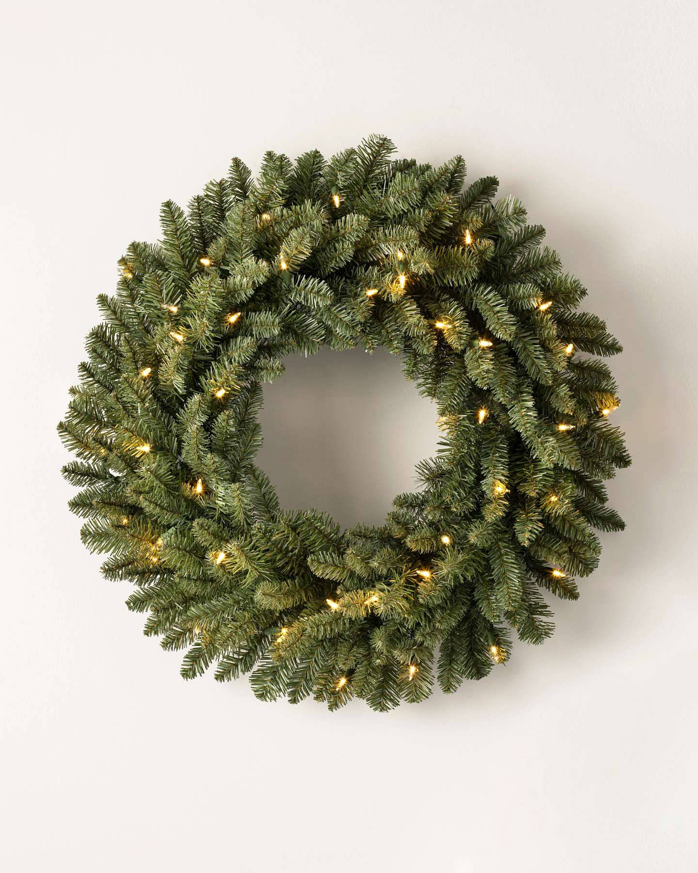 Balsam Hill Classic Blue Spruce Artificial Christmas Wreath 26-Inch LED Full Display