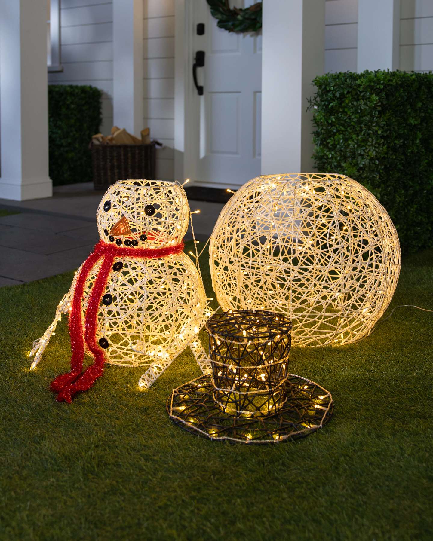 Balsam Hill Outdoor Lit Wintry Wonder Snowman Festive Display
