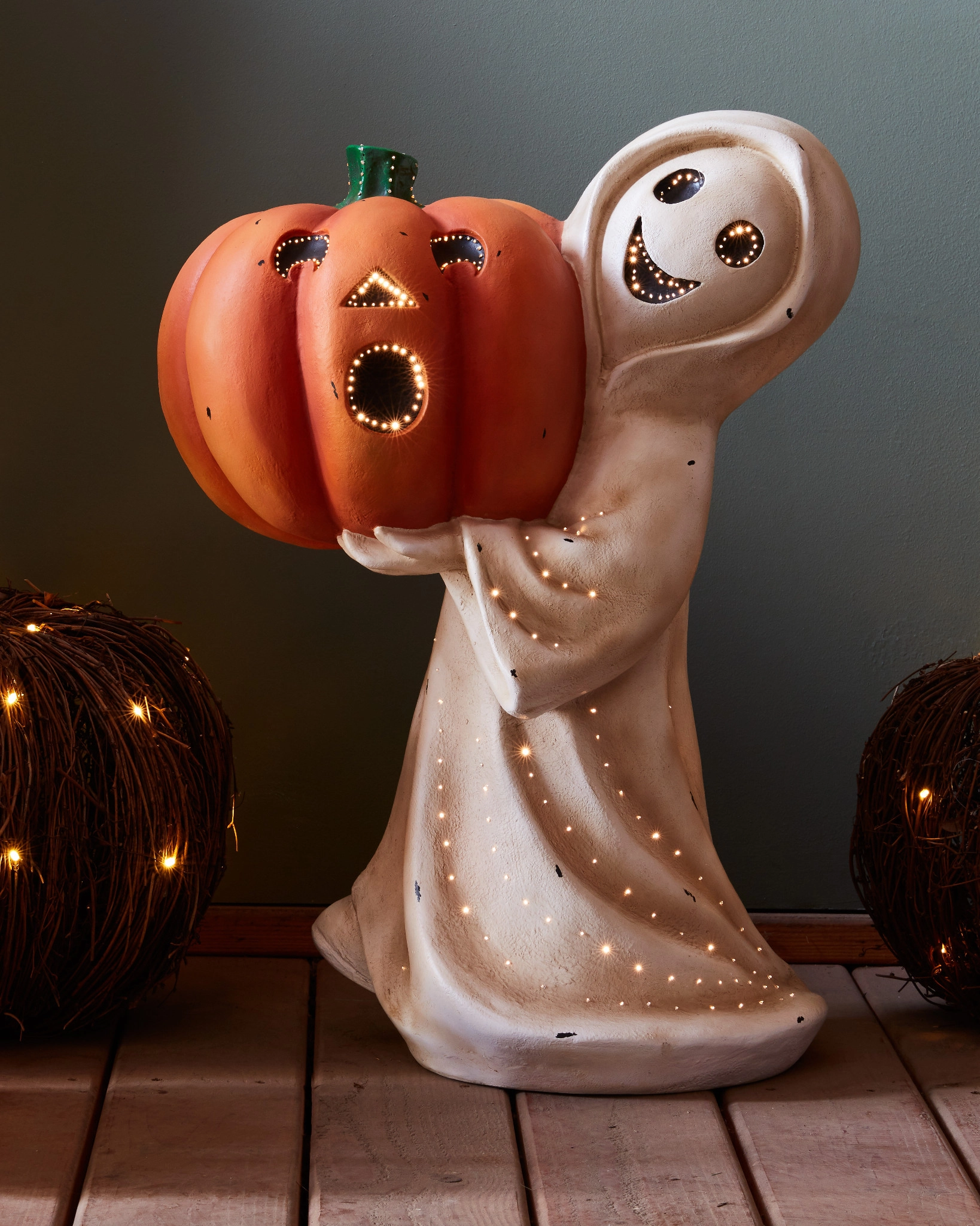 Outdoor Lit Friendly Ghost Balsam Hill