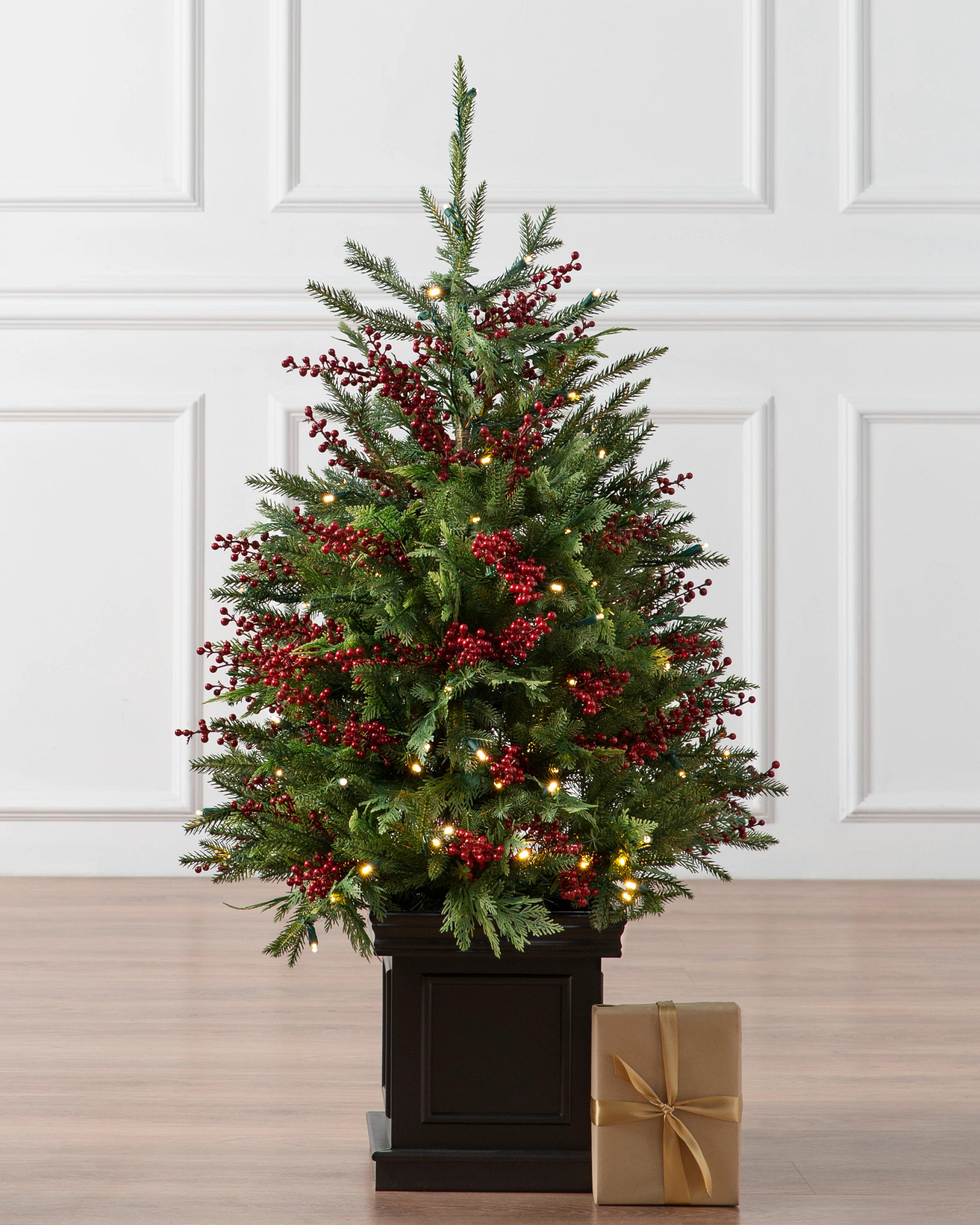 Outdoor Red Berry Evergreen Artificial Potted Trees