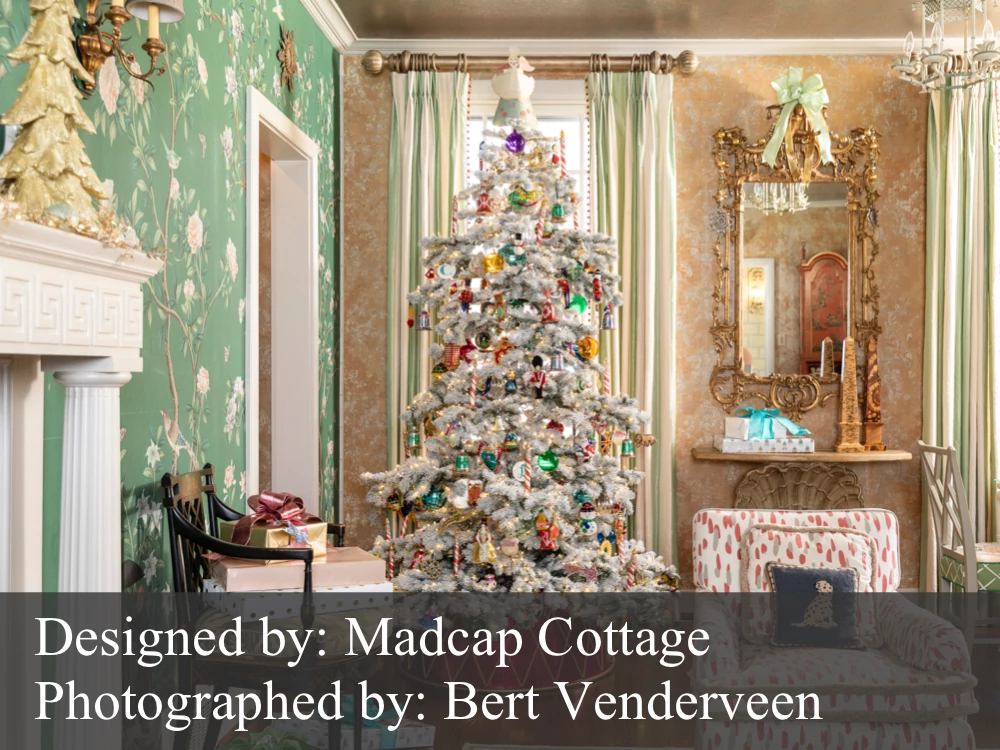 Madcap Cottage假日装饰和Balsam Hill设计贸易计划的圣诞树。欧宝体育com