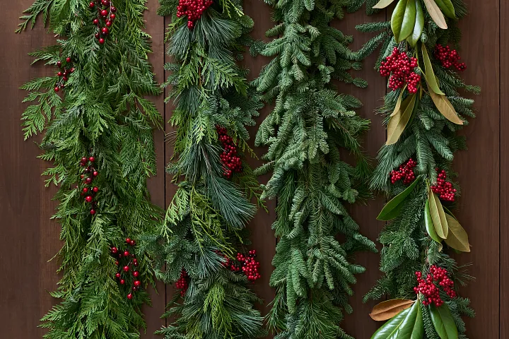 How Do You Keep a Christmas Wreath Fresh: Expert Tips