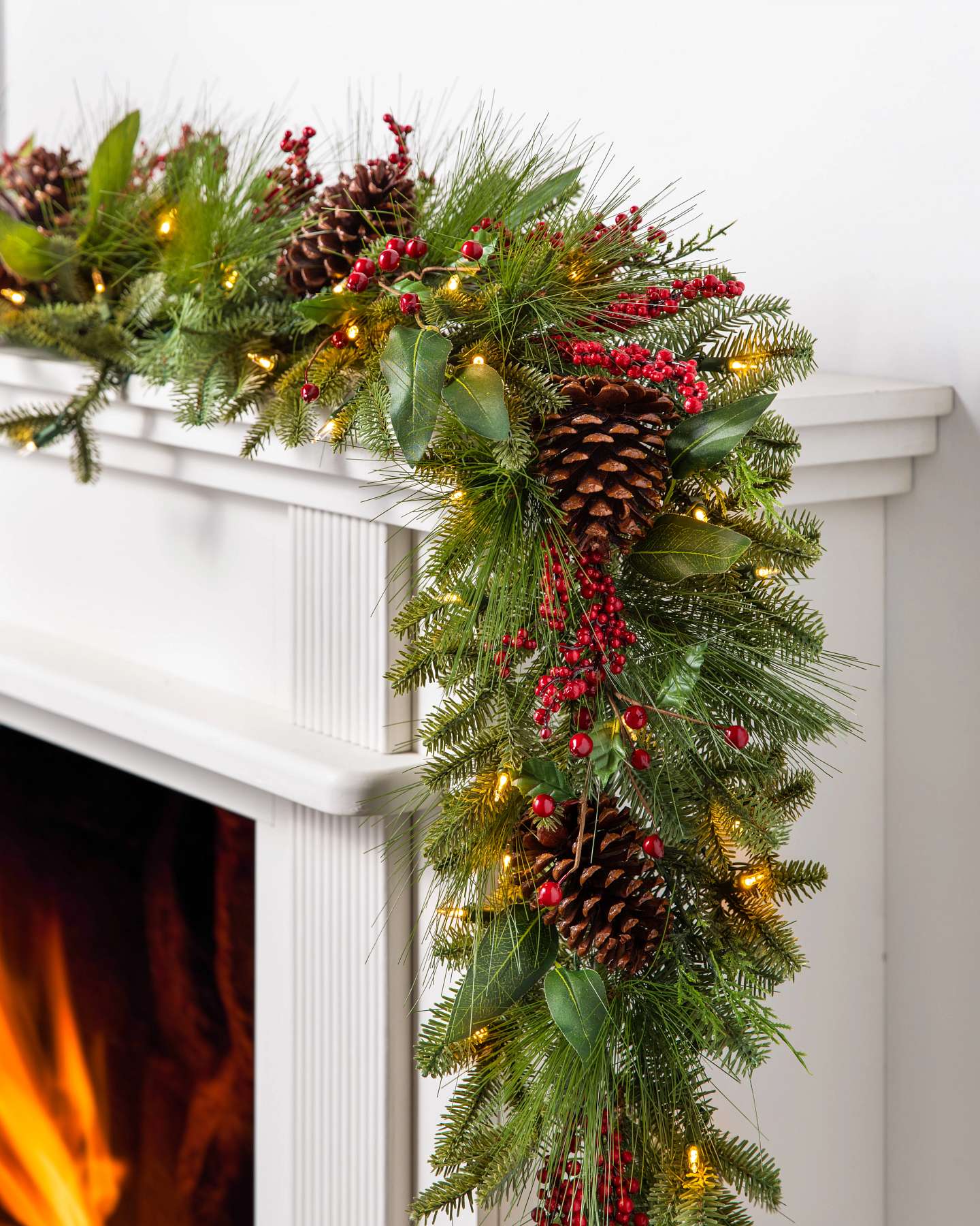 Balsam Hill Pinegrove Lodge 10-Foot Artificial Christmas Garland with LED Lights