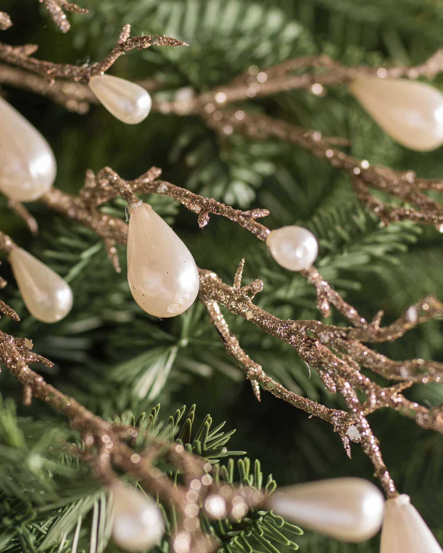 Balsam Hill Weihnachtszweige Glitzernde Eisblume | Dezente, schimmernde Eleganz