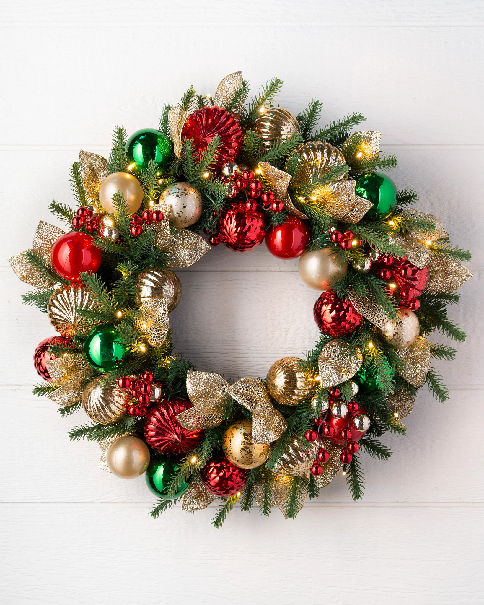 　Decorated Christmas Wreath Amazon.com: The Wreath Depot Aurora Winter Wreath, 24 Inches