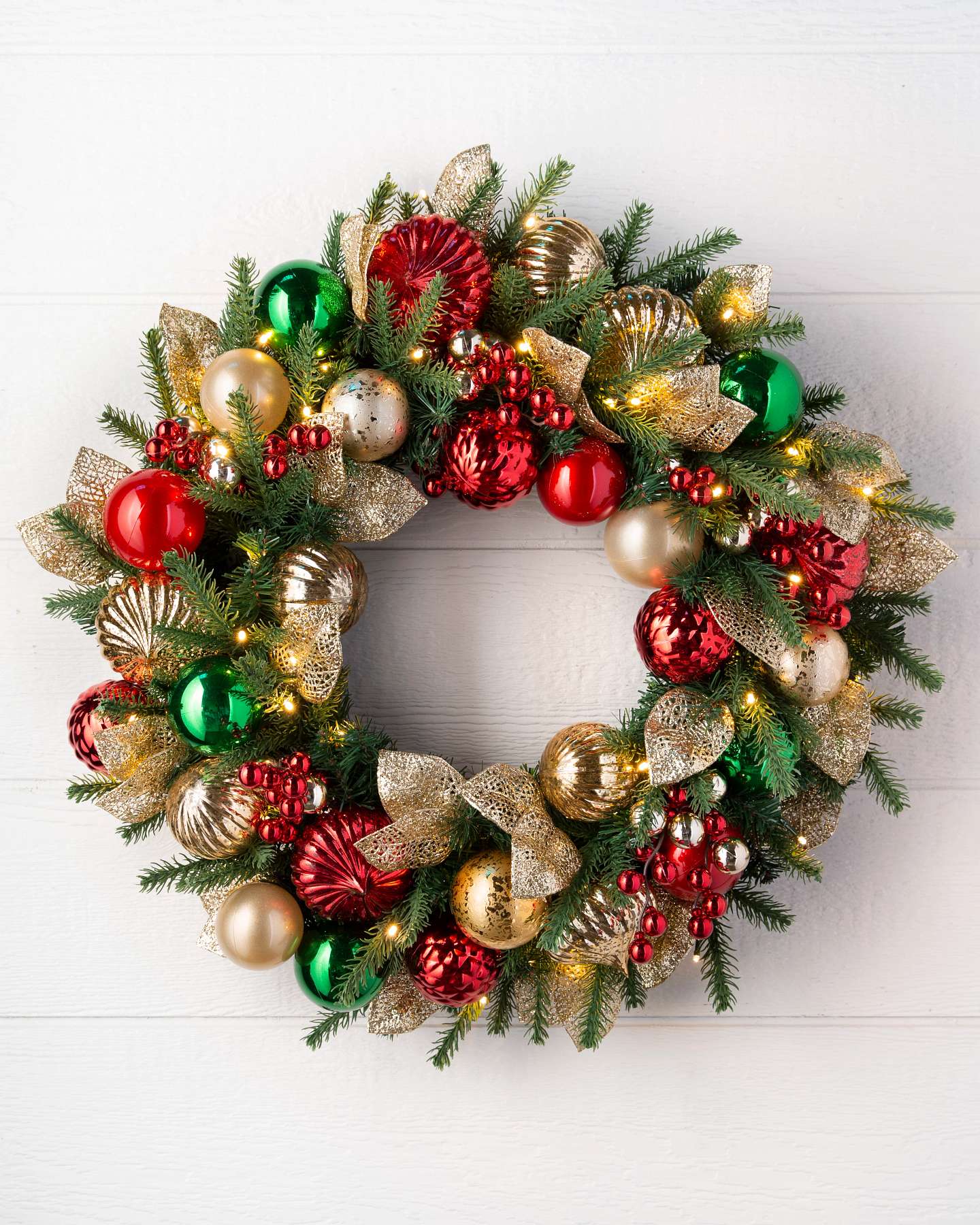 Balsam Hill Weihnachtskranz Festtagsschmuck für den Außenbereich, LED | Gestaltete Ansicht