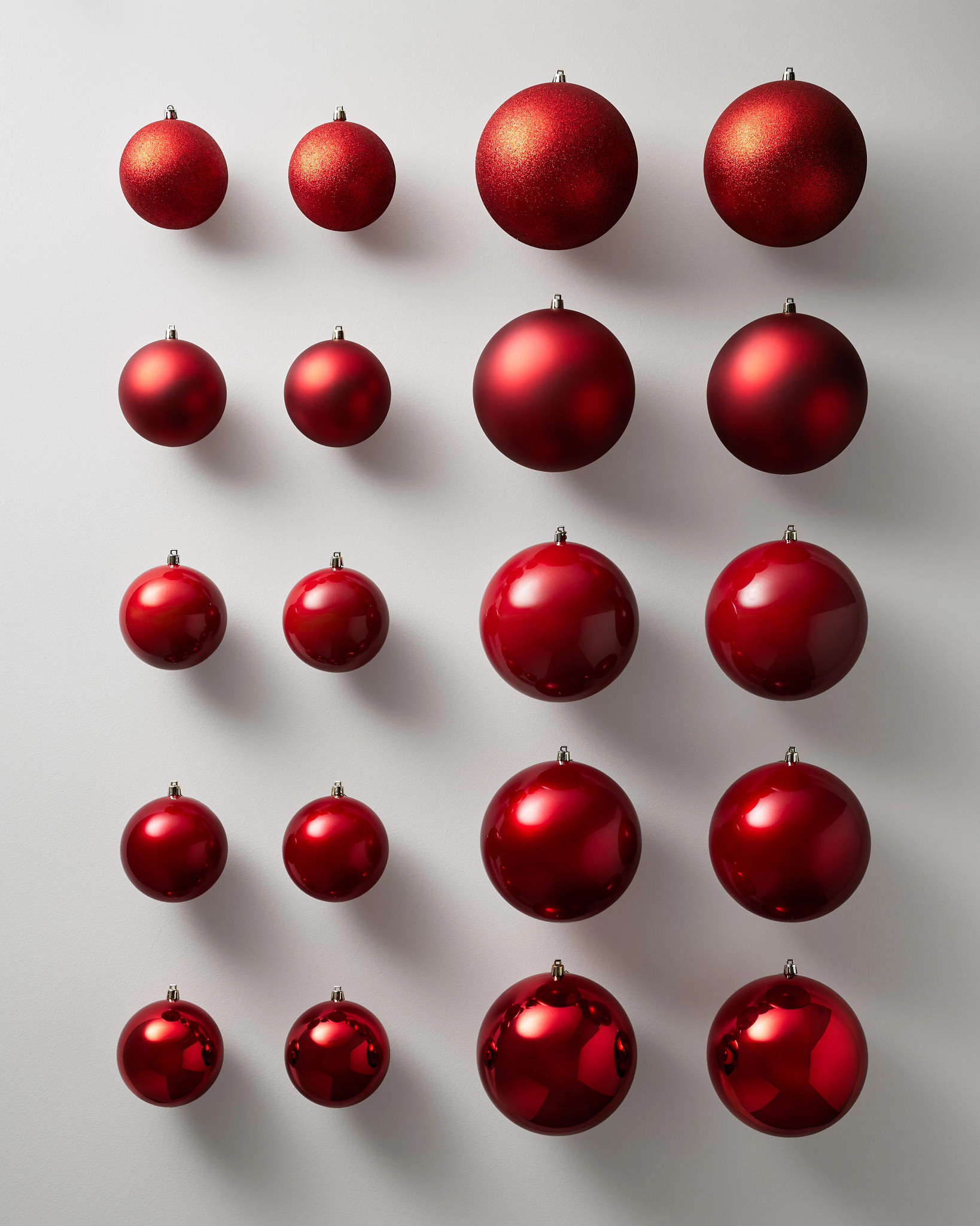 Red BH Signature Shatter-Resistant Ornaments