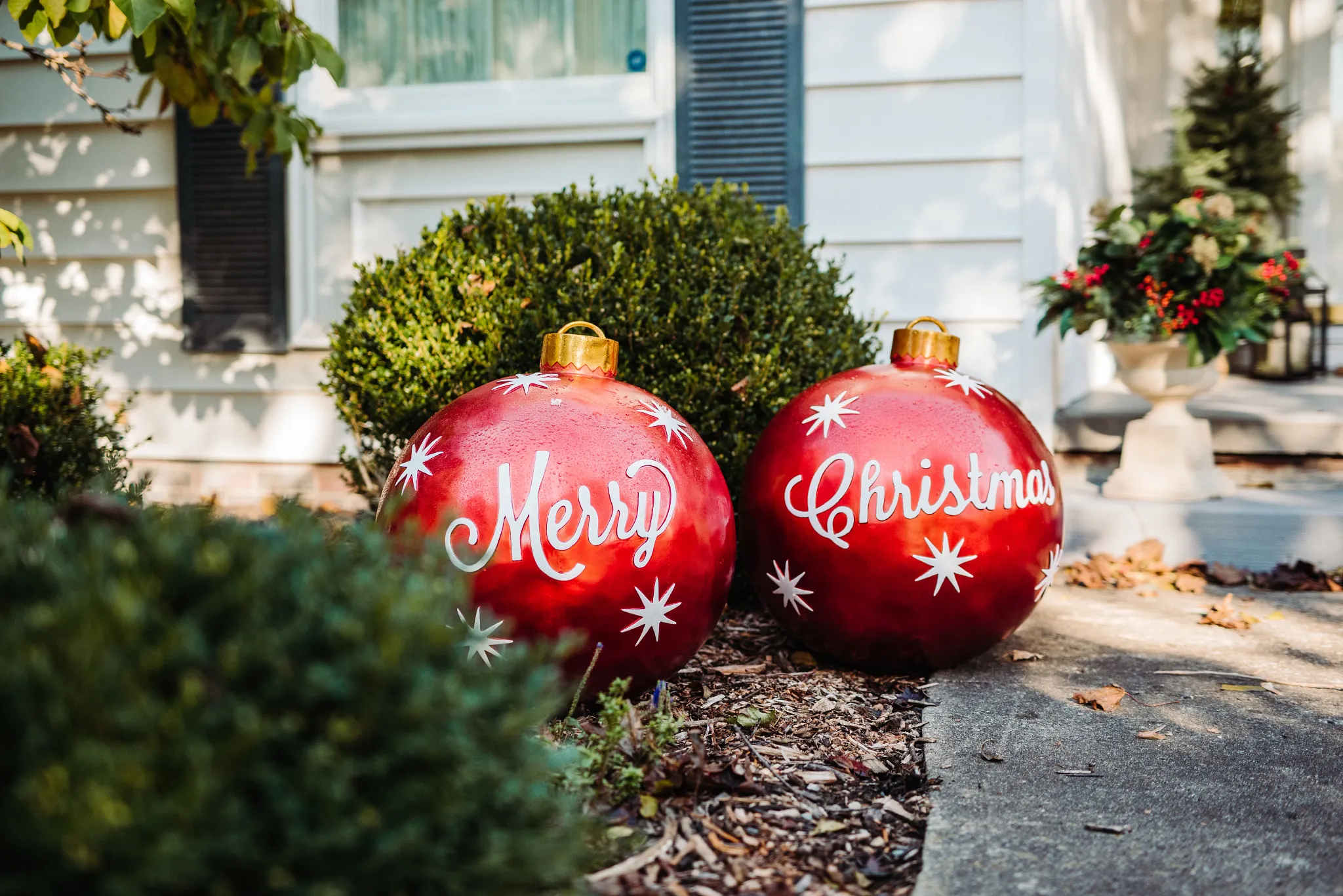10 Unique Outdoor Christmas Decor Ideas For A Festive Outdoor Space