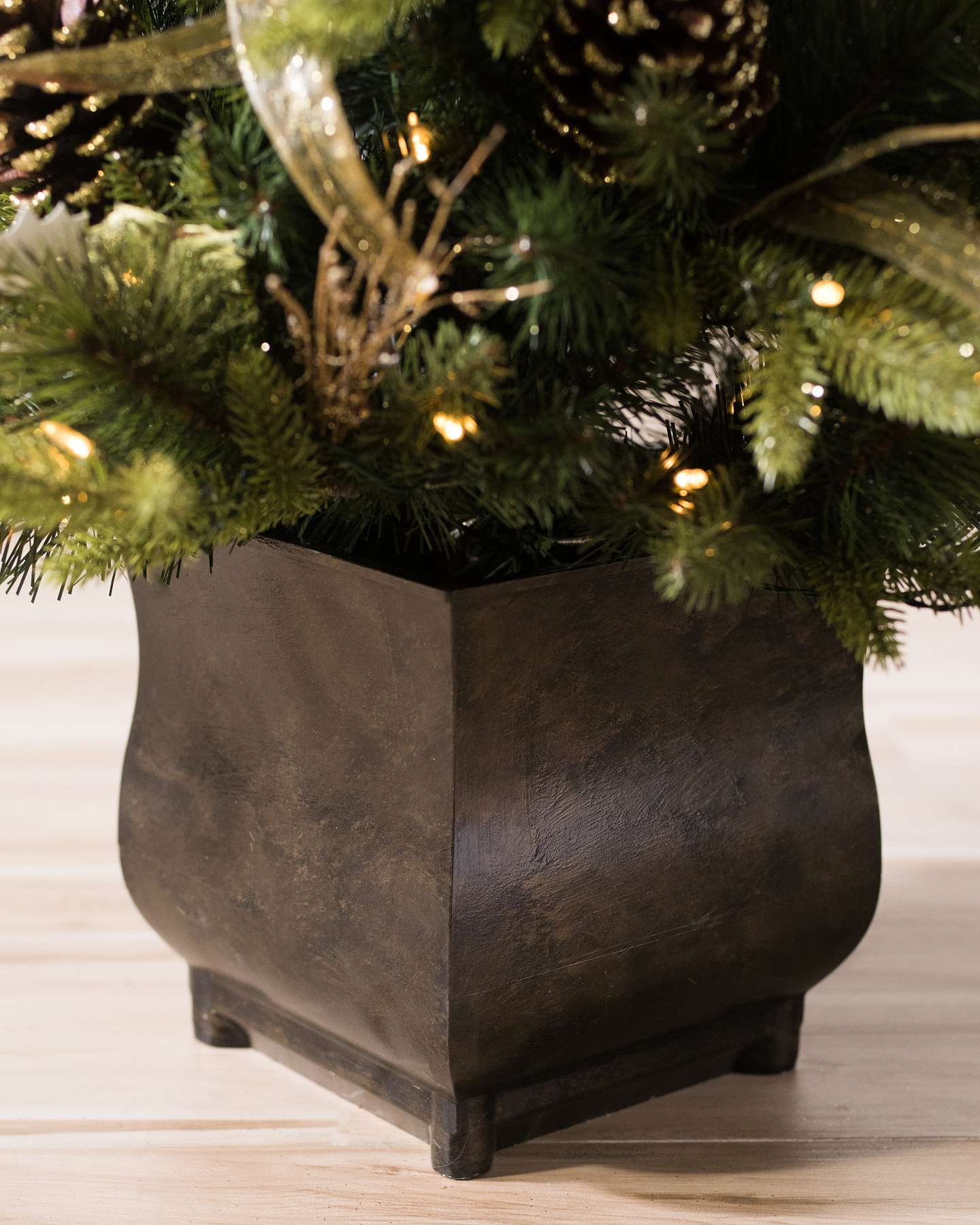 Balsam Hill Coloma Golden Pine Potted Artificial Christmas Tree Pot Special Feature