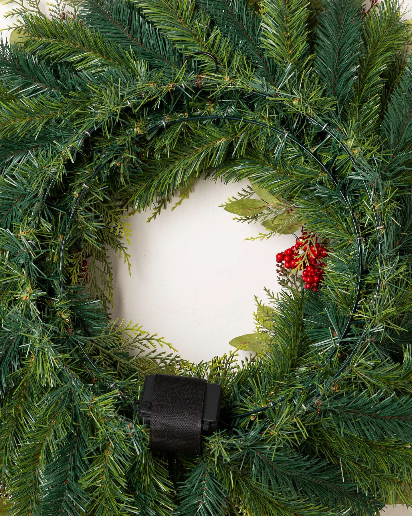 Balsam Hill Winter Meadow Artificial Christmas Wreath 28-Inch Detailed View