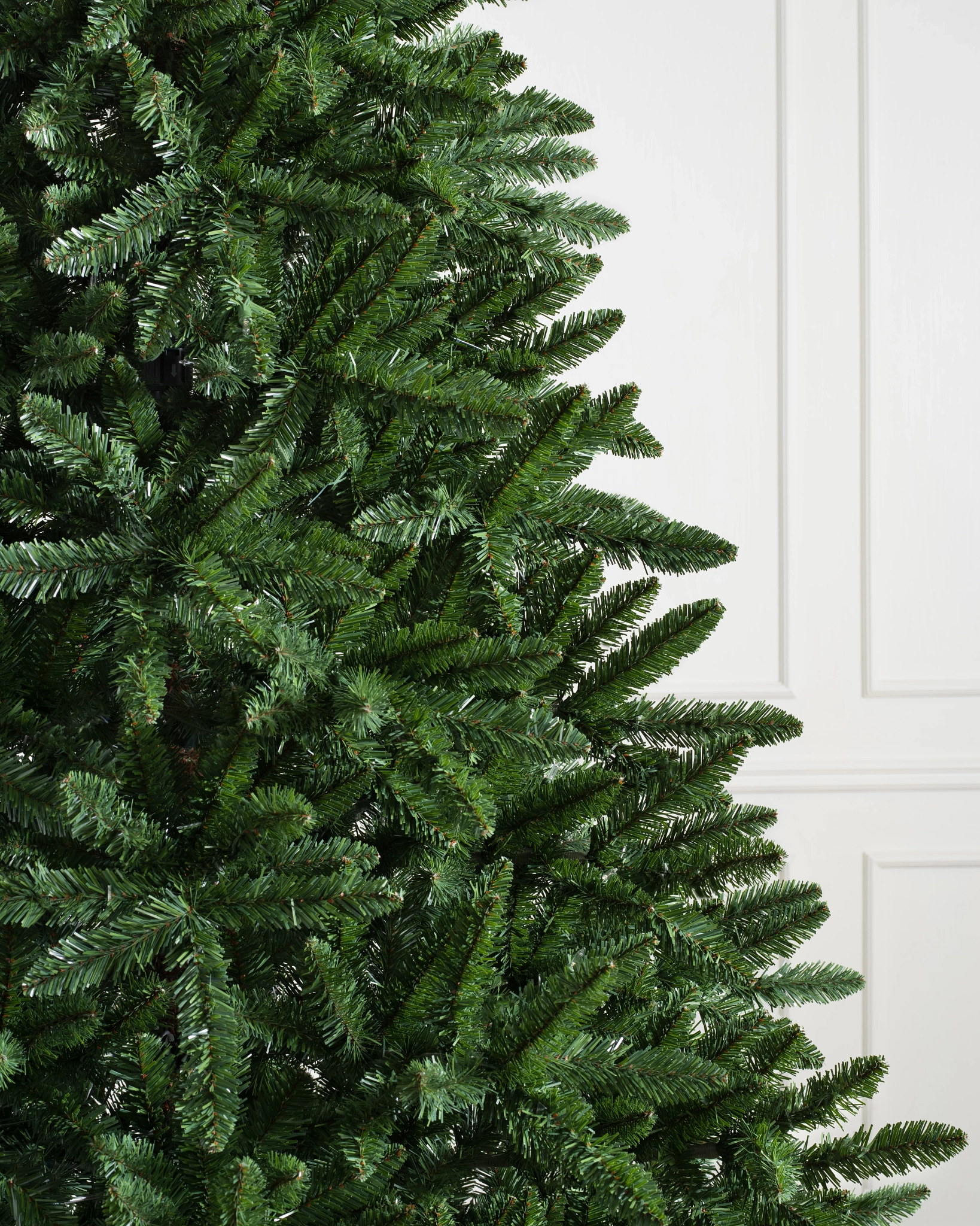 Classic Evergreen Spruce Artificial Christmas Tree