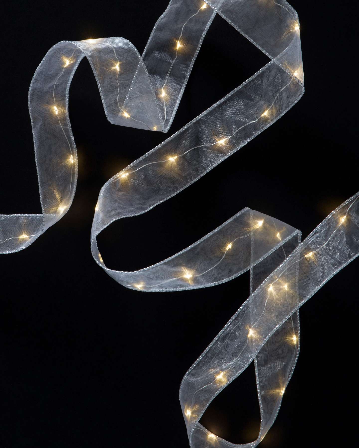 Balsam Hill 6.5-Foot Sheer Lit Ribbon Set of 6 Closeup