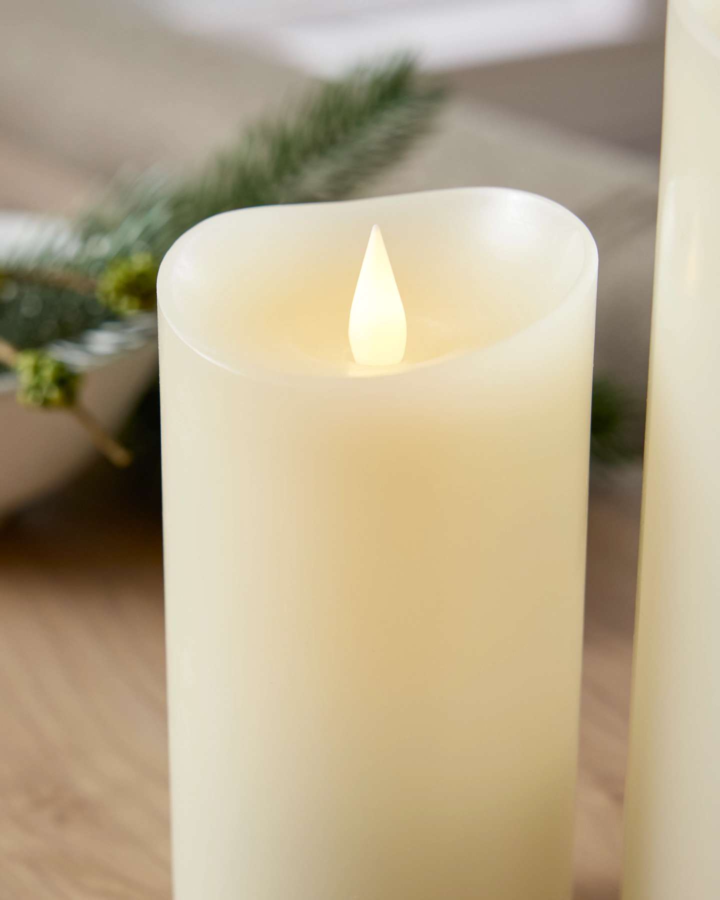 Balsam Hill Bougies mixtes avec LED 3D premium Miracle Flame, ivoires, lot de 3 | Détail