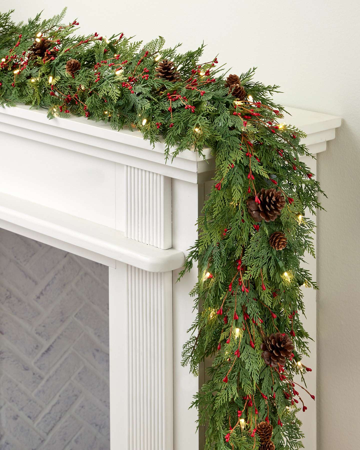 Balsam Hill 10-Feet Cedar Berry Woods Artificial Christmas Garland Elegant Design