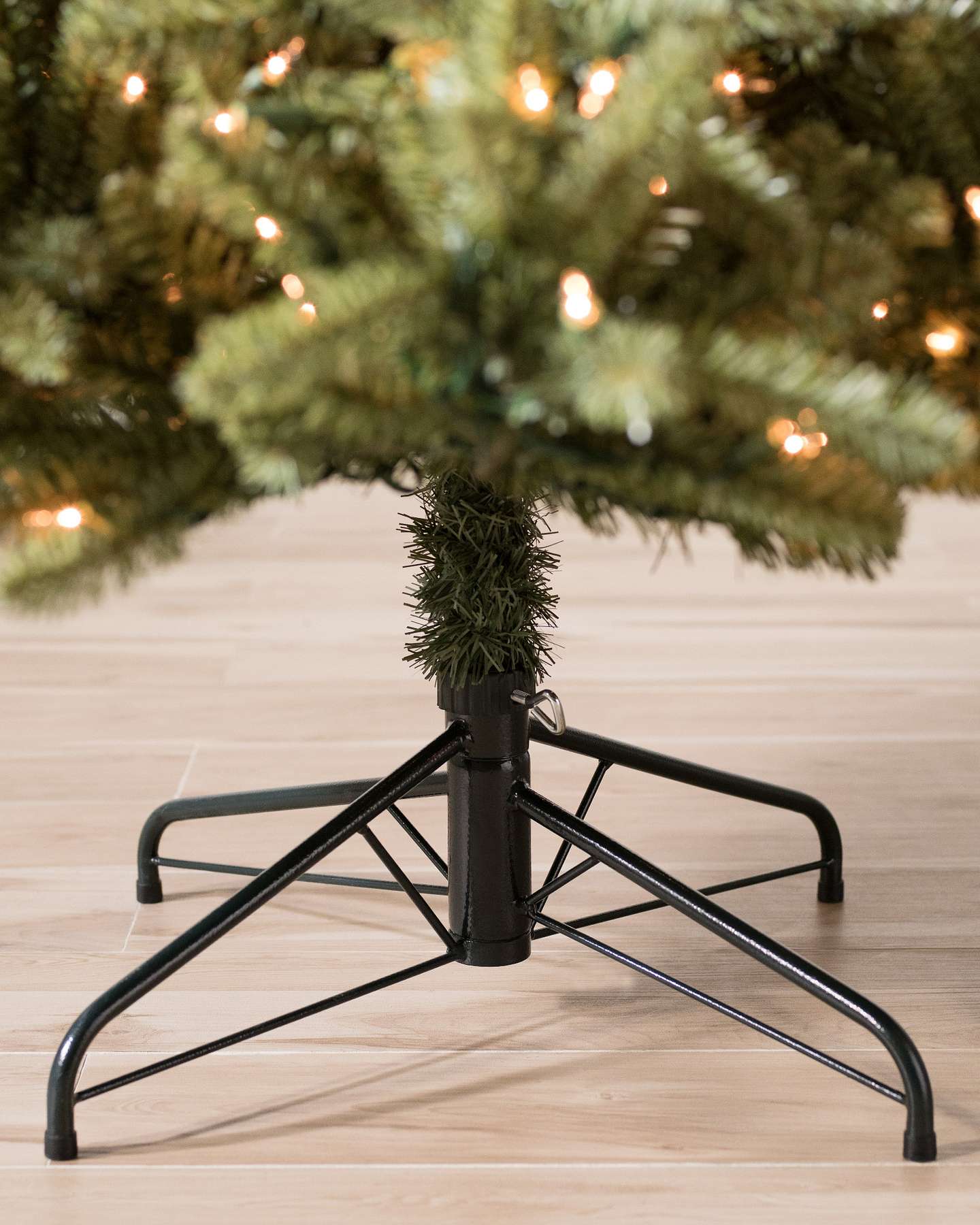 Balsam Hill Classic Blue Spruce Artificial Christmas Tree Stand Special Feature