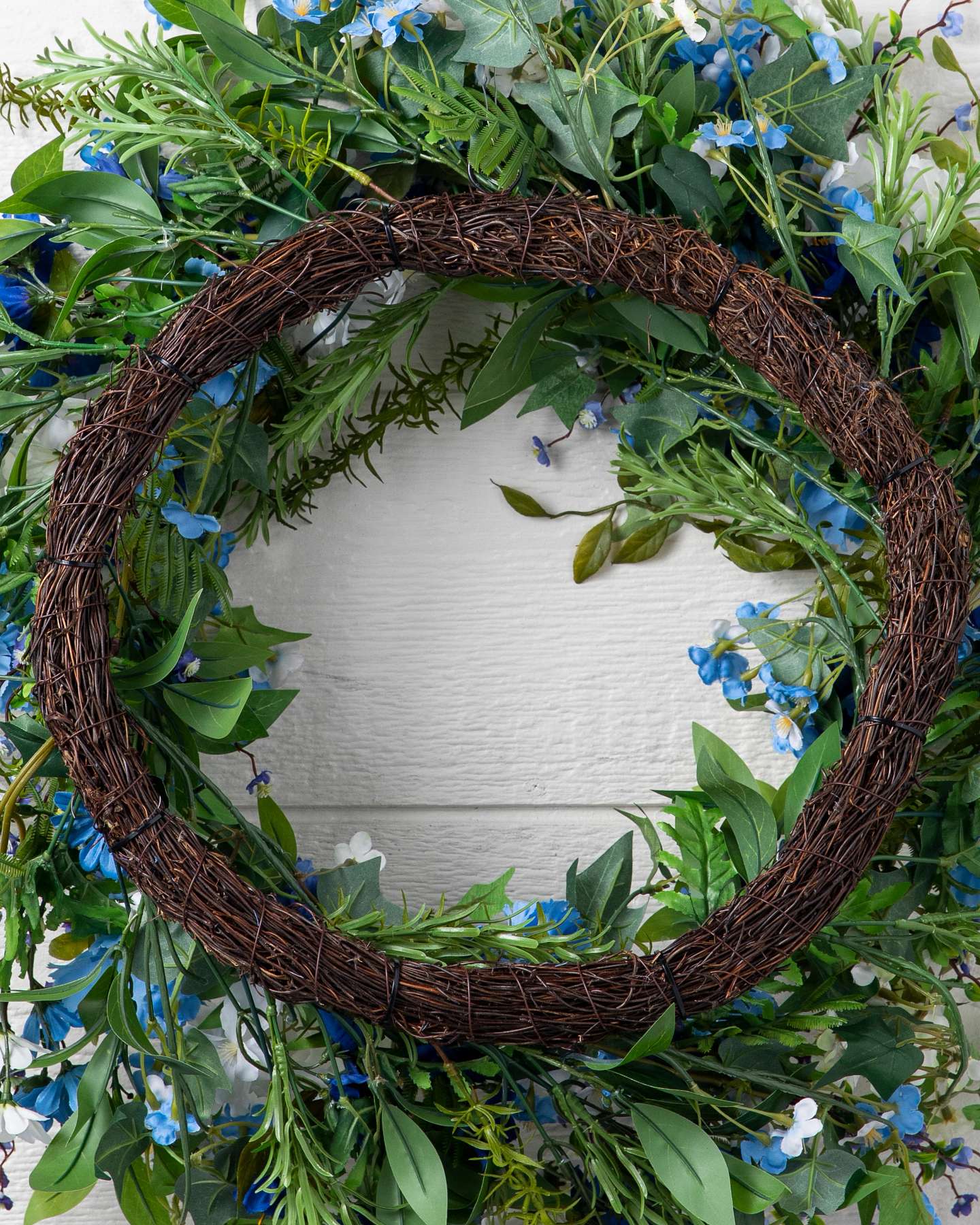 Balsam Hill 28-Inch Outdoor Seaside Cottage Wreath Closeup