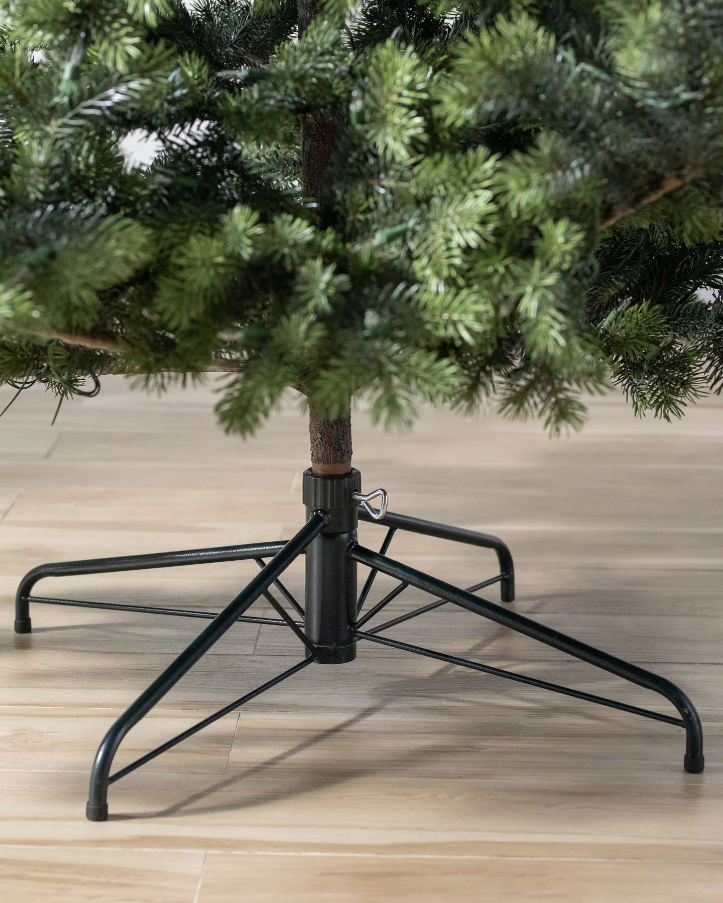 Balsam Hill Yukon Spruce Christmas Tree LED Stand Special Feature