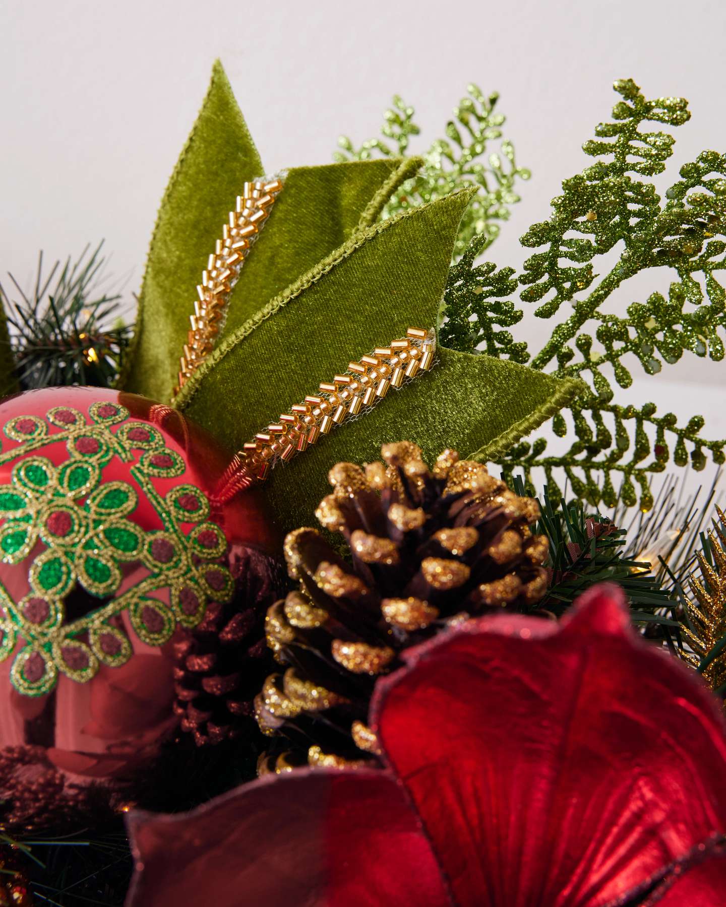 6' Outdoor Holiday Grandeur Garland