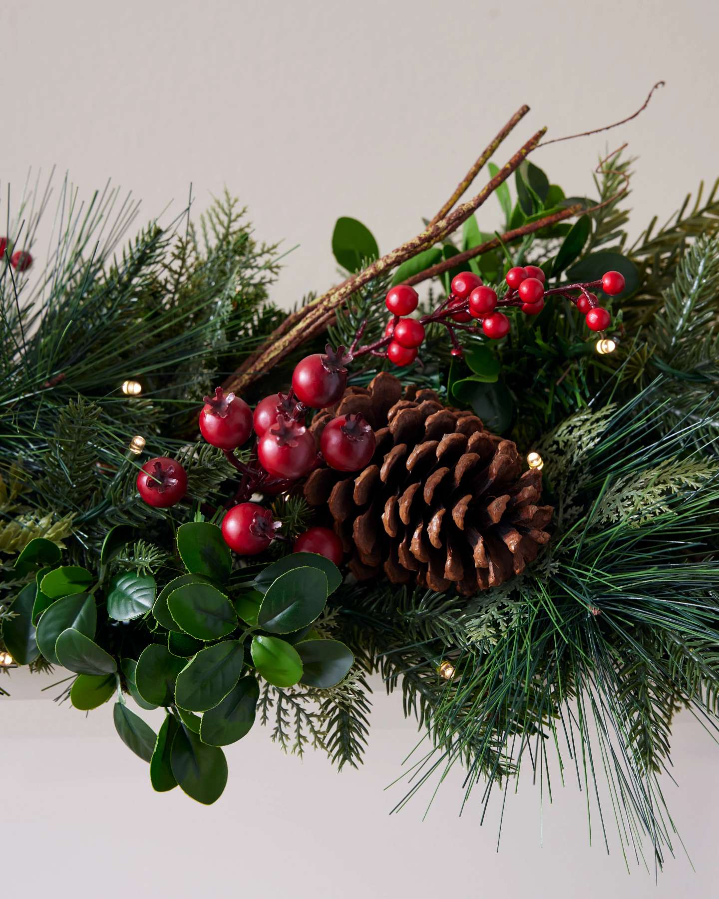 6' Boxwood & Berries Garland