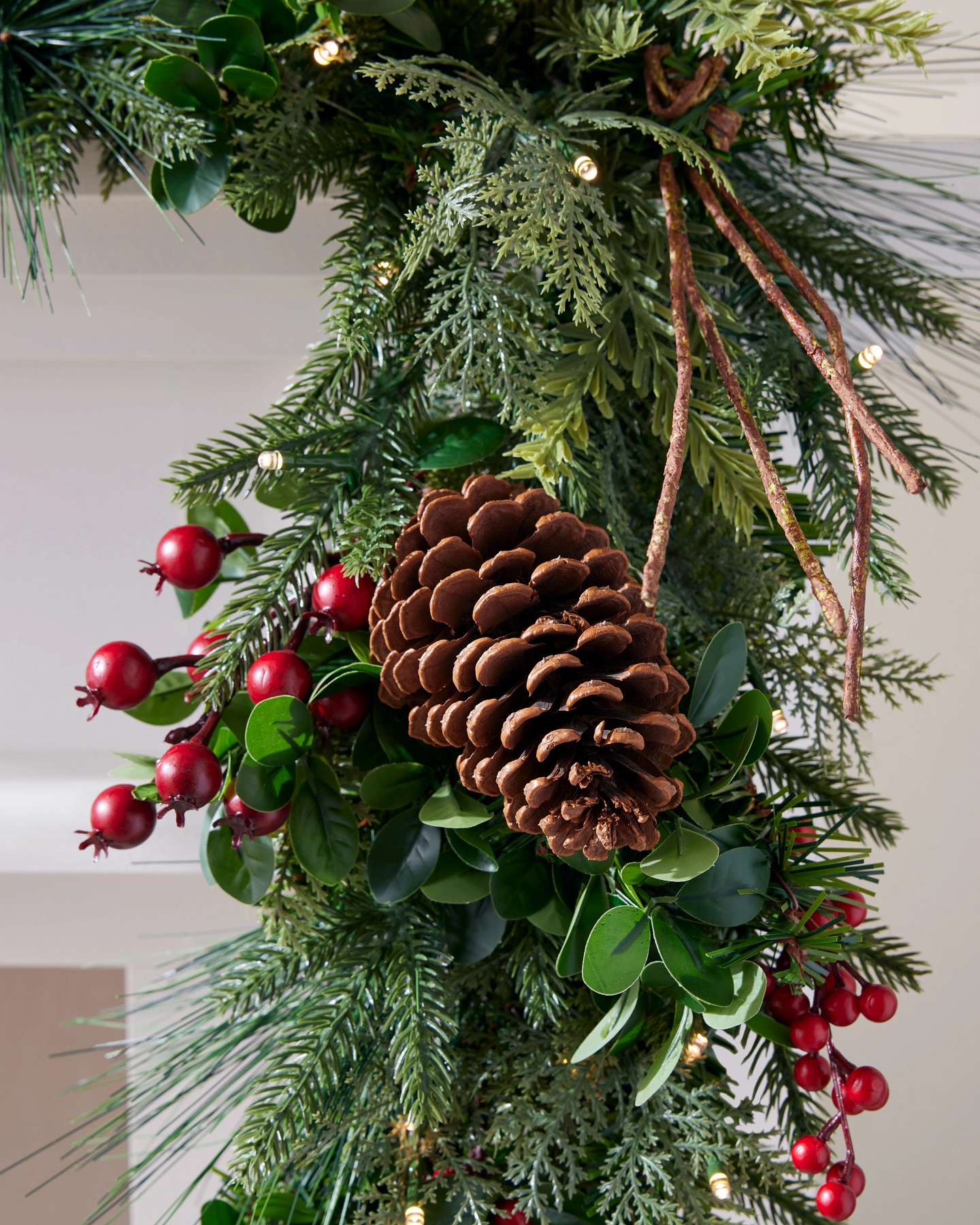 6' Boxwood & Berries Garland