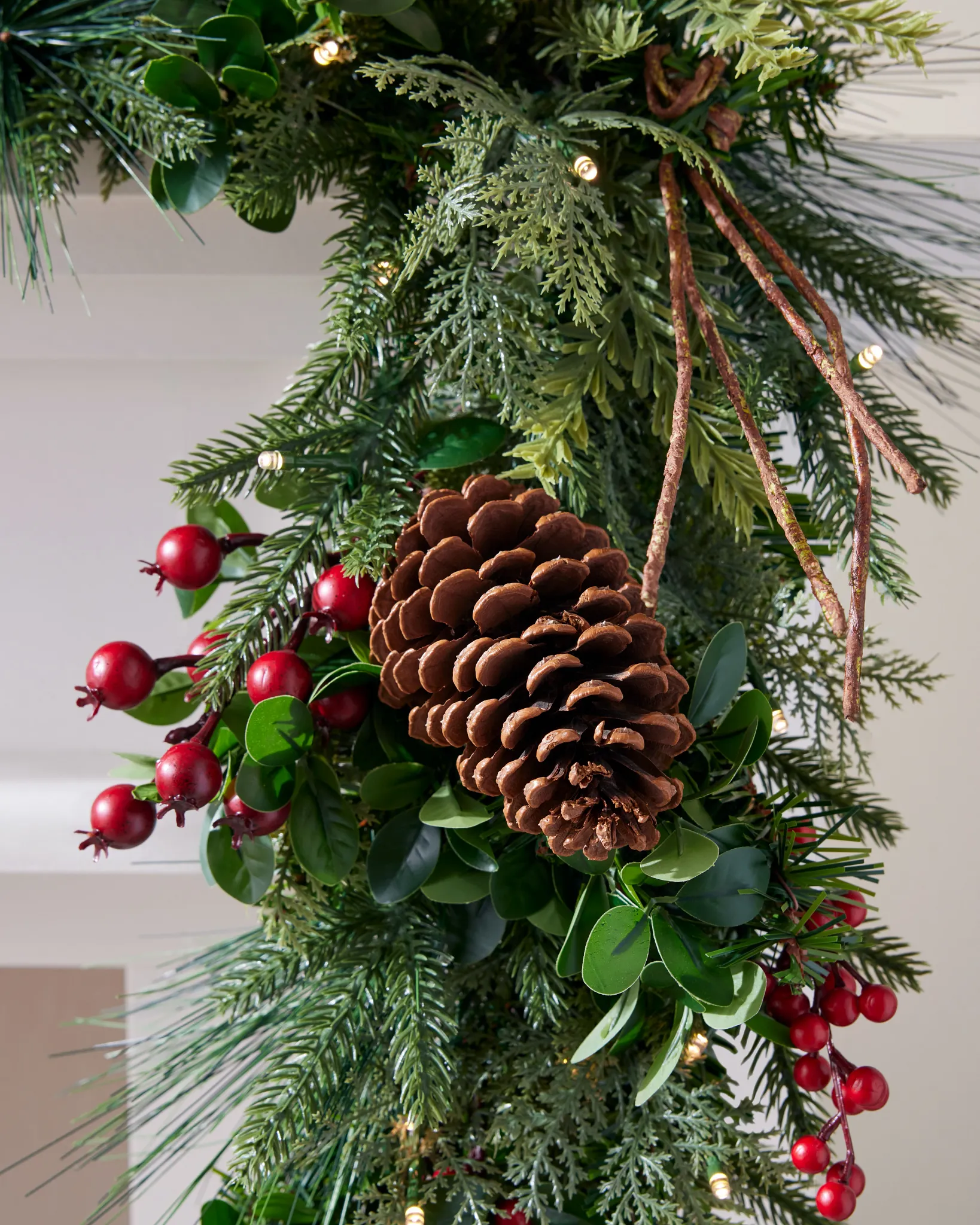 Balsam Hill Boxwood and Berries Garland - Thumbnail 3