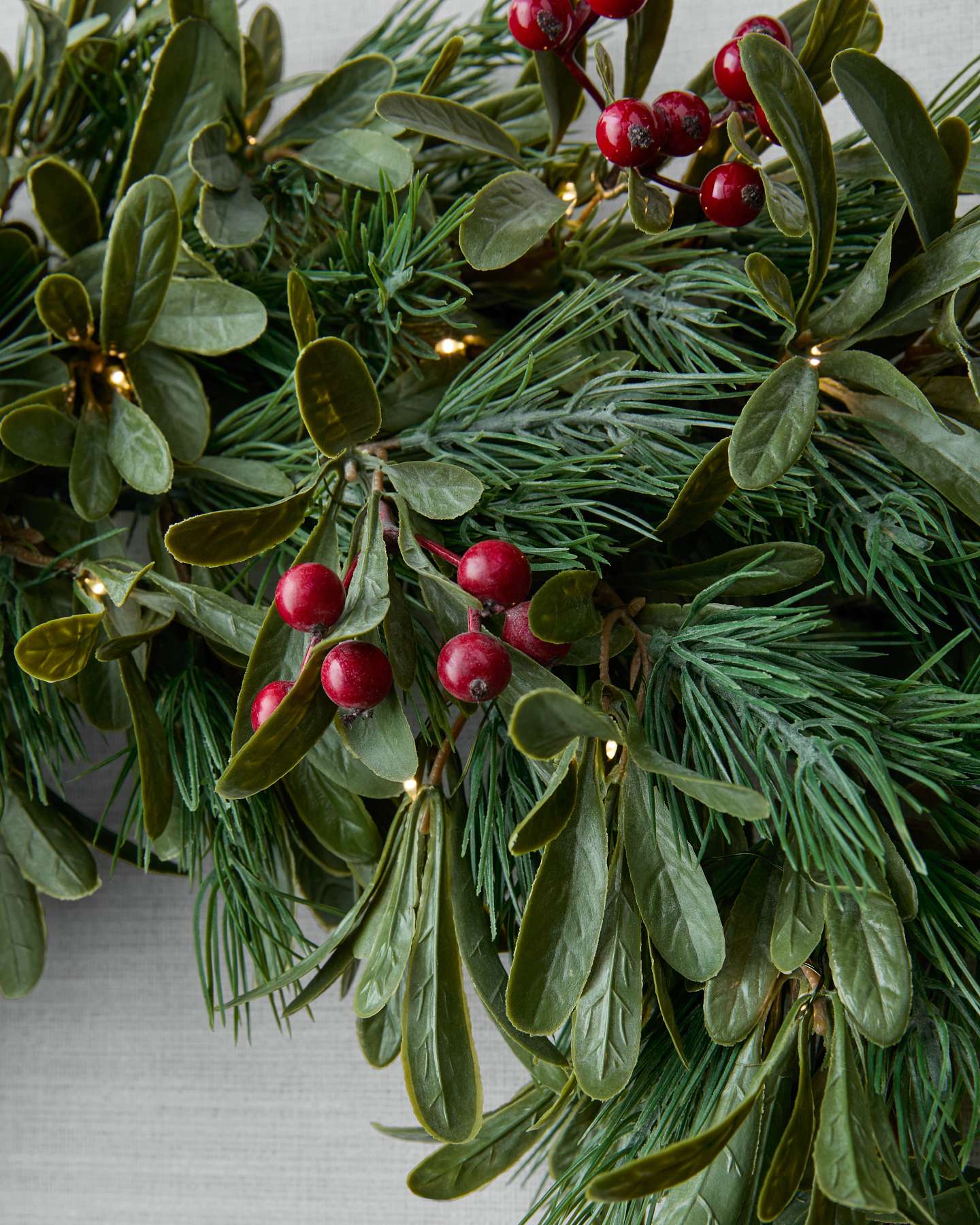 28" Red Berry Mistletoe Wreath