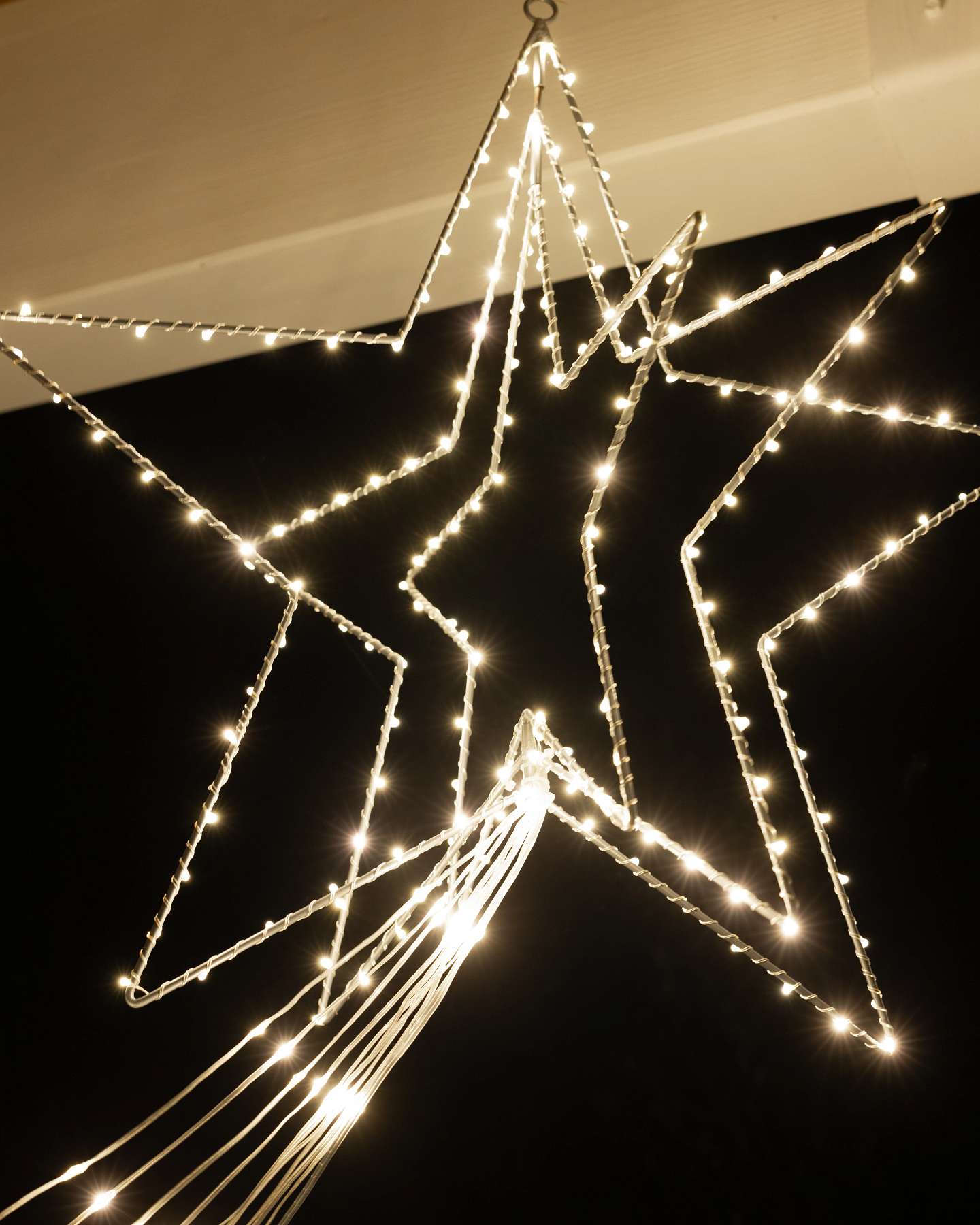 9.5ft Outdoor Lit Shooting Star by Balsam Hill Closeup 10
