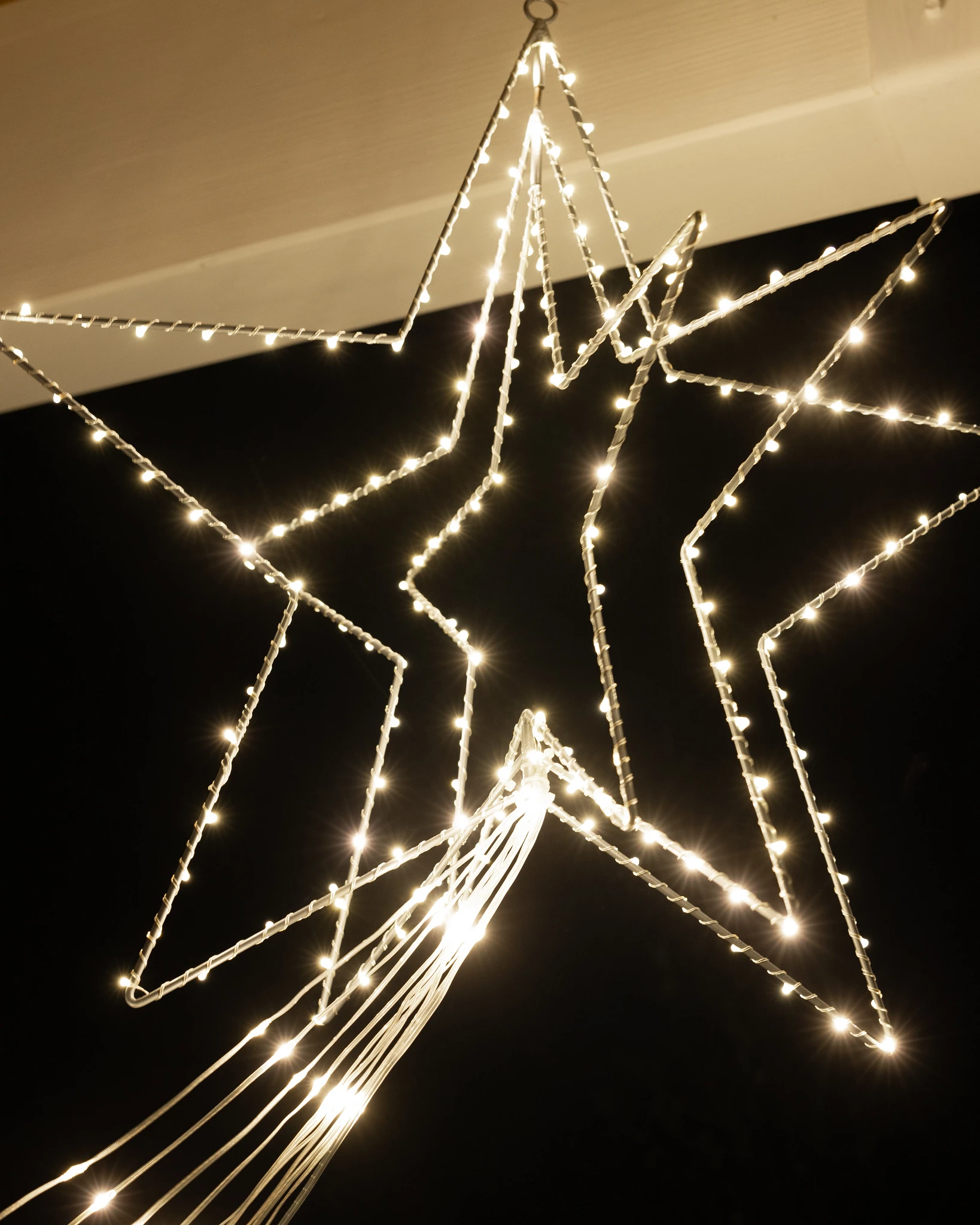 その他 Lightworks - Shooting Star - Outdoor LED Lit Shooting Star | Balsam Hill