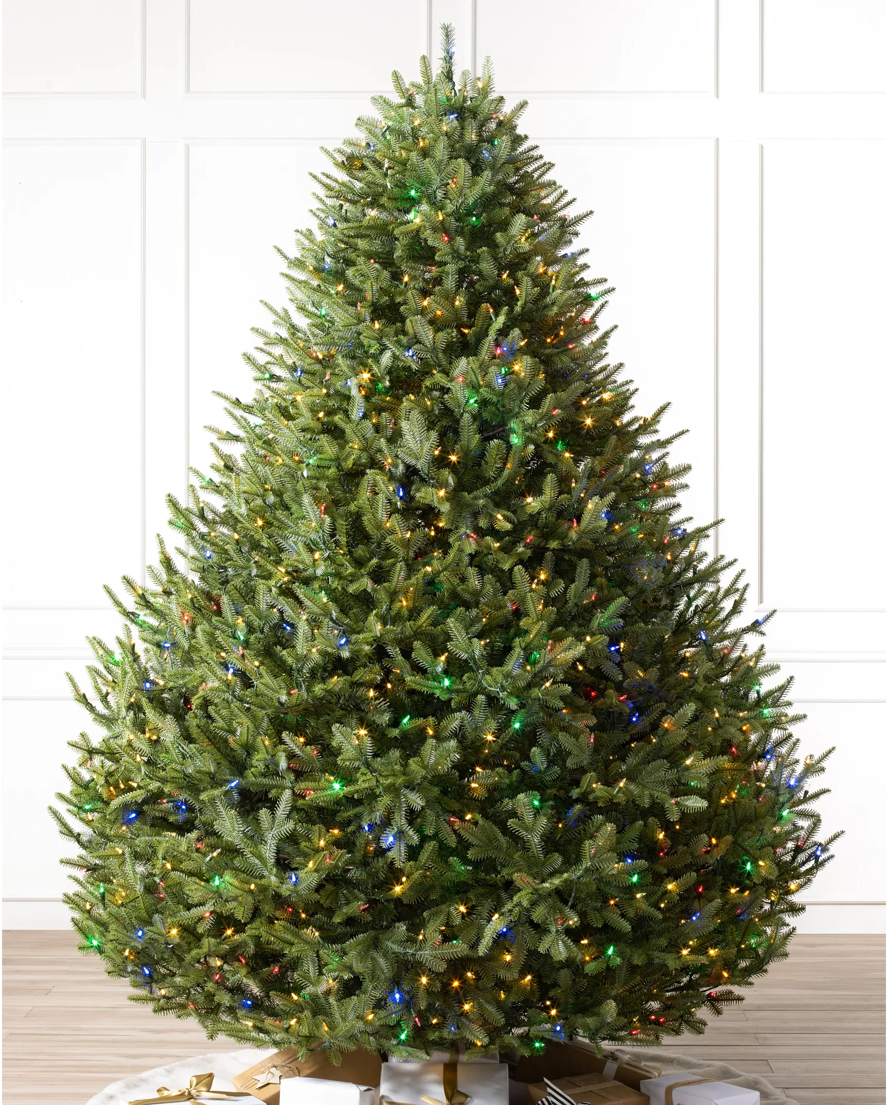 Review: This  Smart Plug Makes Lighting My Christmas Tree Easy