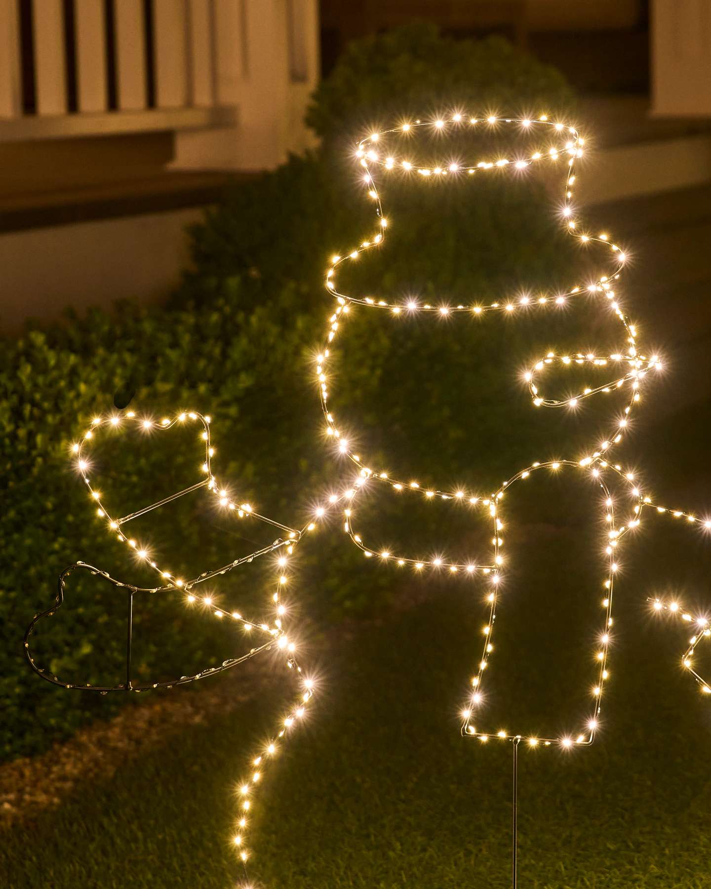 Outdoor Lit Waving Snowman