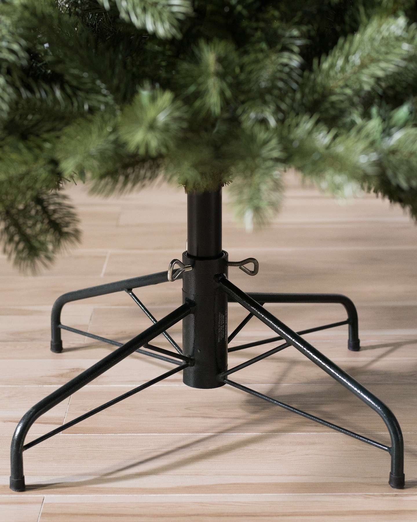 Balsam Hill Woodland Spruce Artificial Christmas Tree Stand Feature