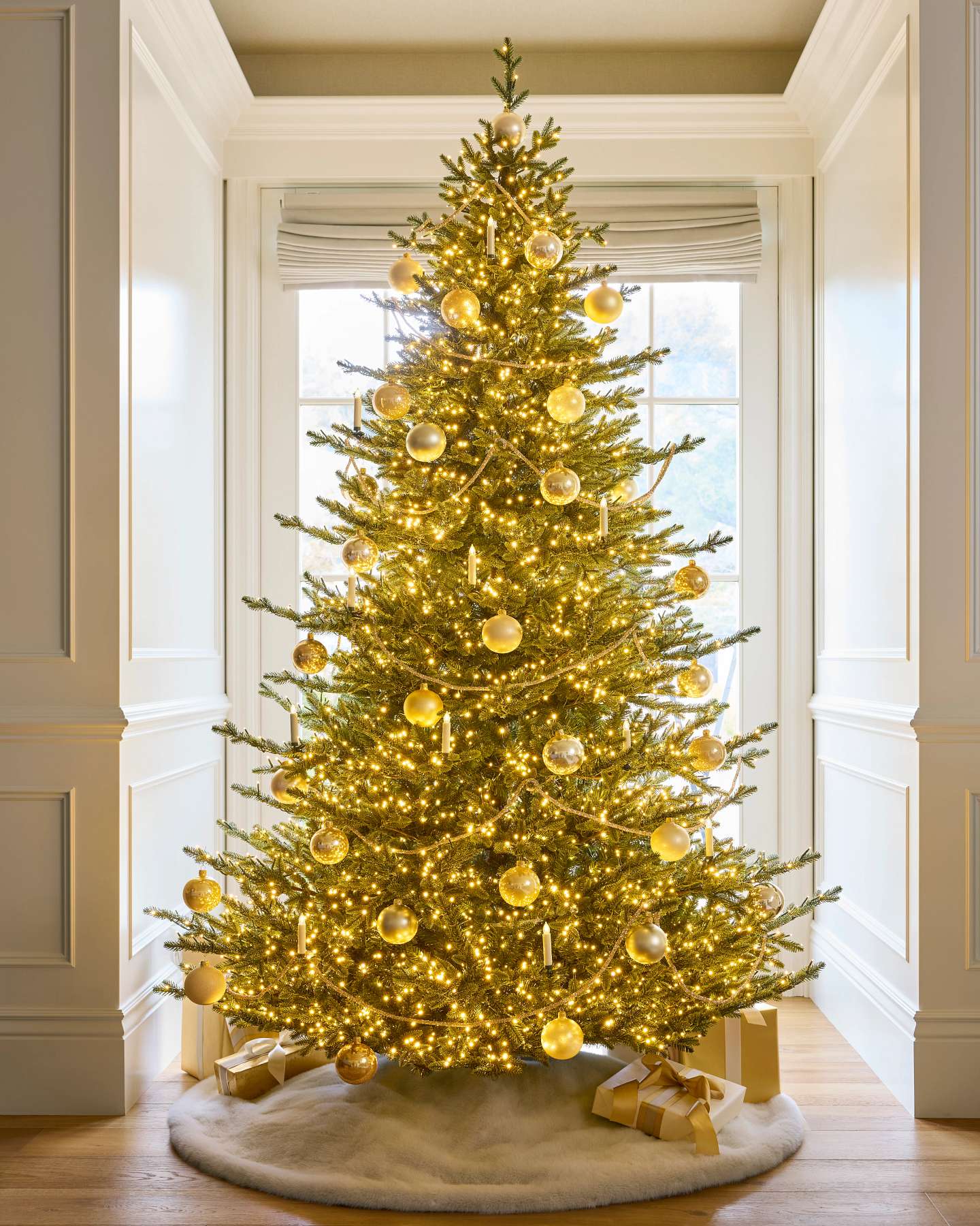 Stratton Valley Spruce by Balsam Hill Ultrabright Lifestyle 10