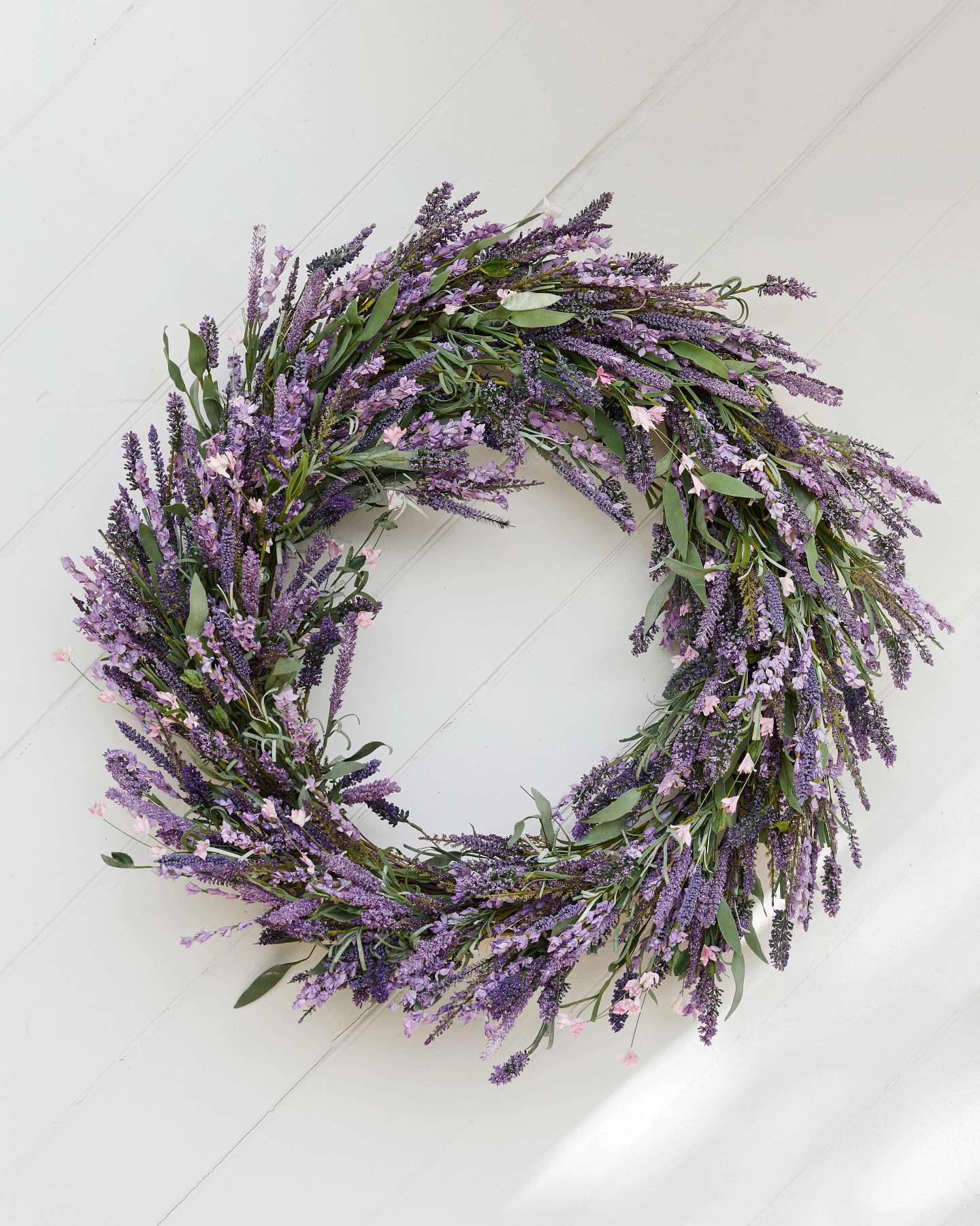 Balsam Hill Provencal Lavender Artificial Wreath 32-Inch Unlit Showcase
