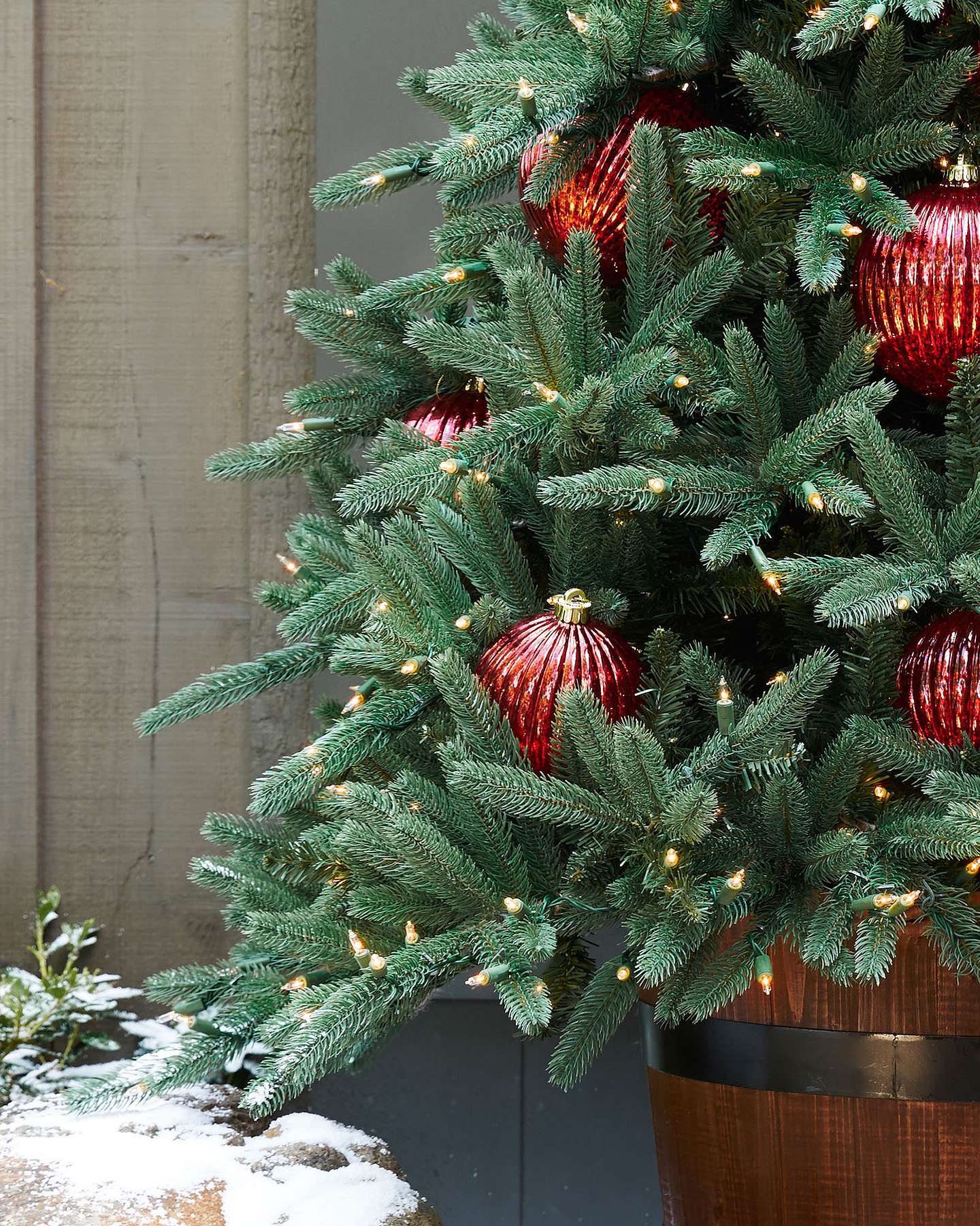 Balsam Hill Oakville Outdoor Artificial Christmas Tree Lifestyle Display