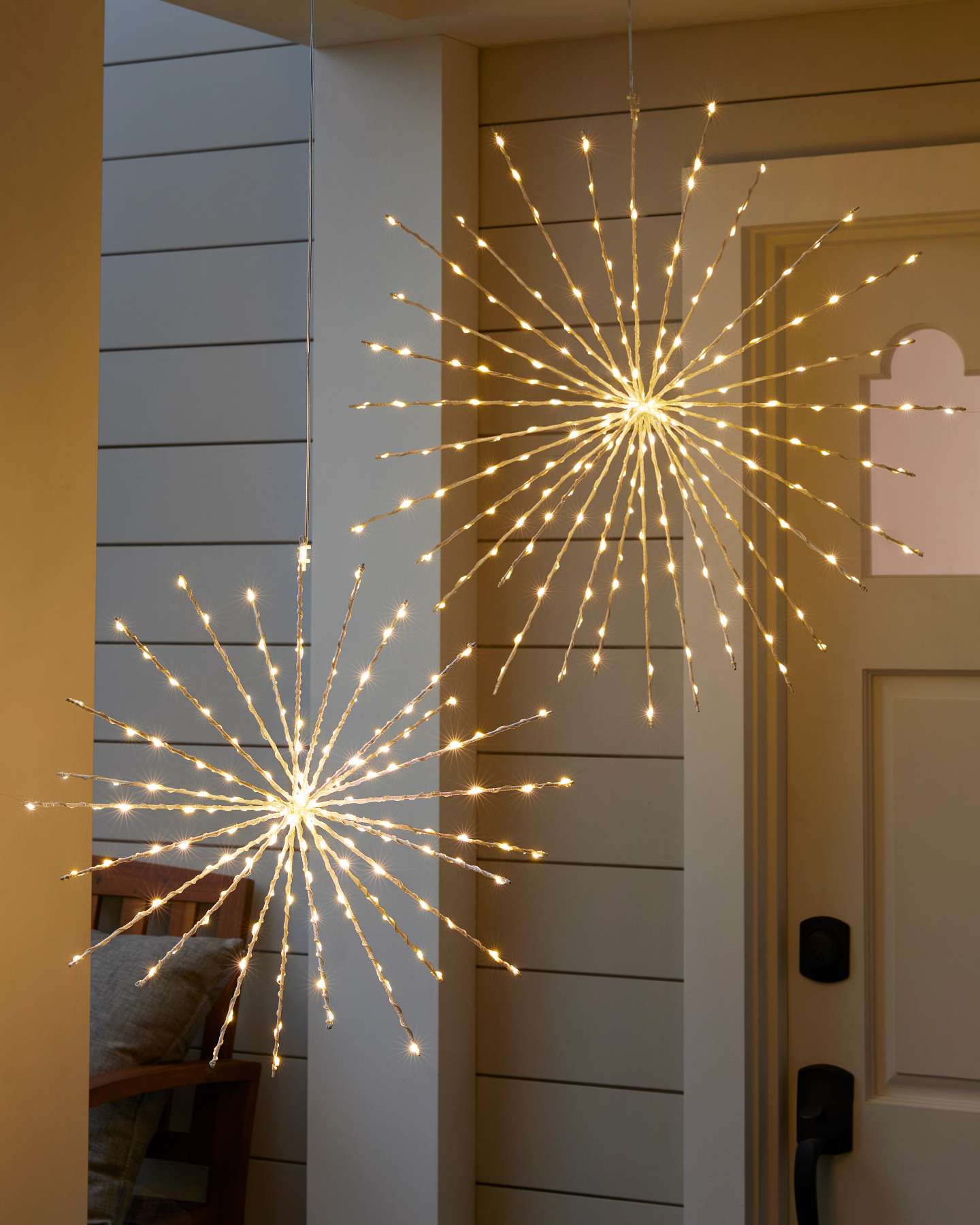 Balsam Hill White Outdoor Starburst Twinkle Lights Set of 2 Display
