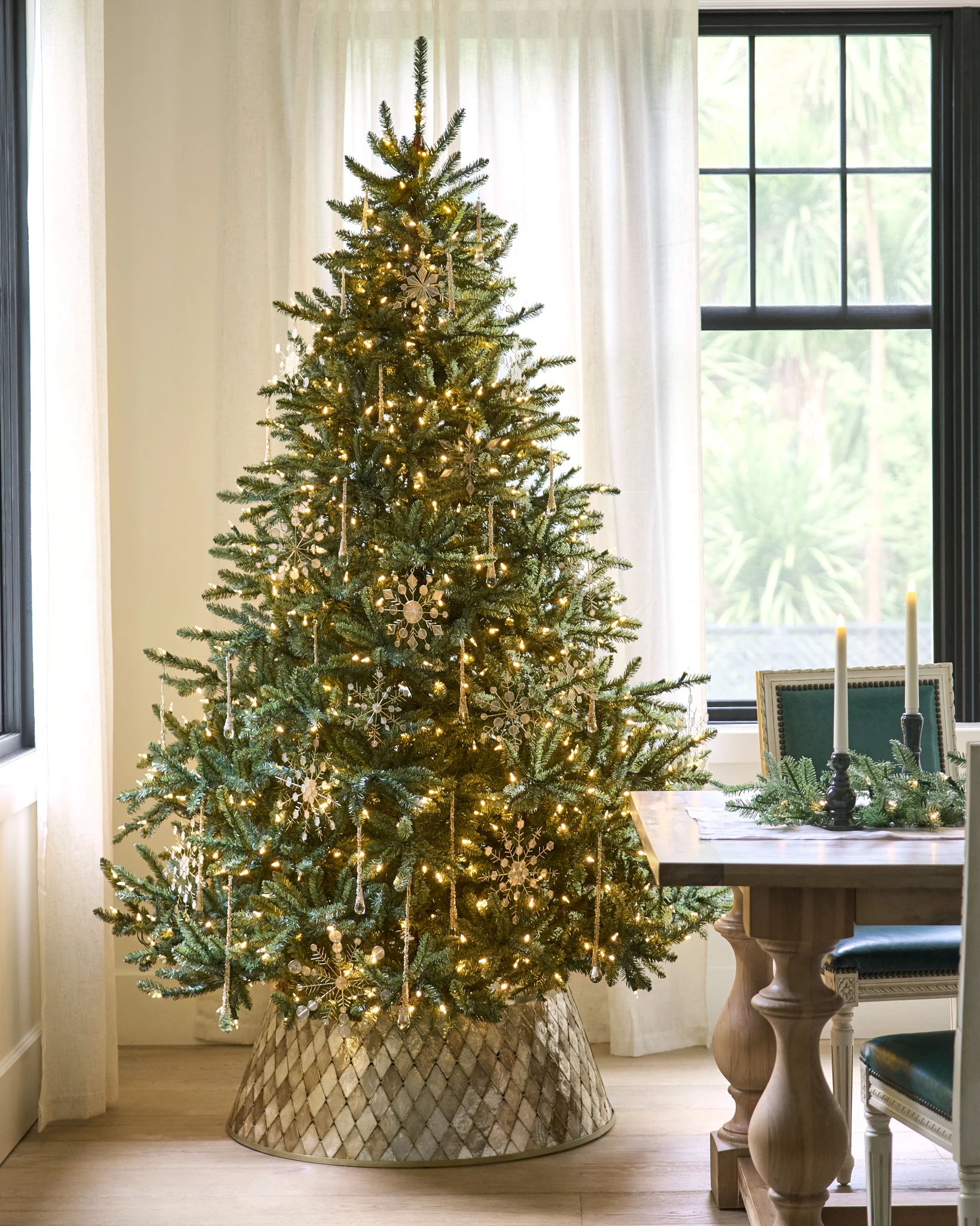 ブルーツリー Classic Blue Spruce Artificial Christmas Tree | Balsam Hill