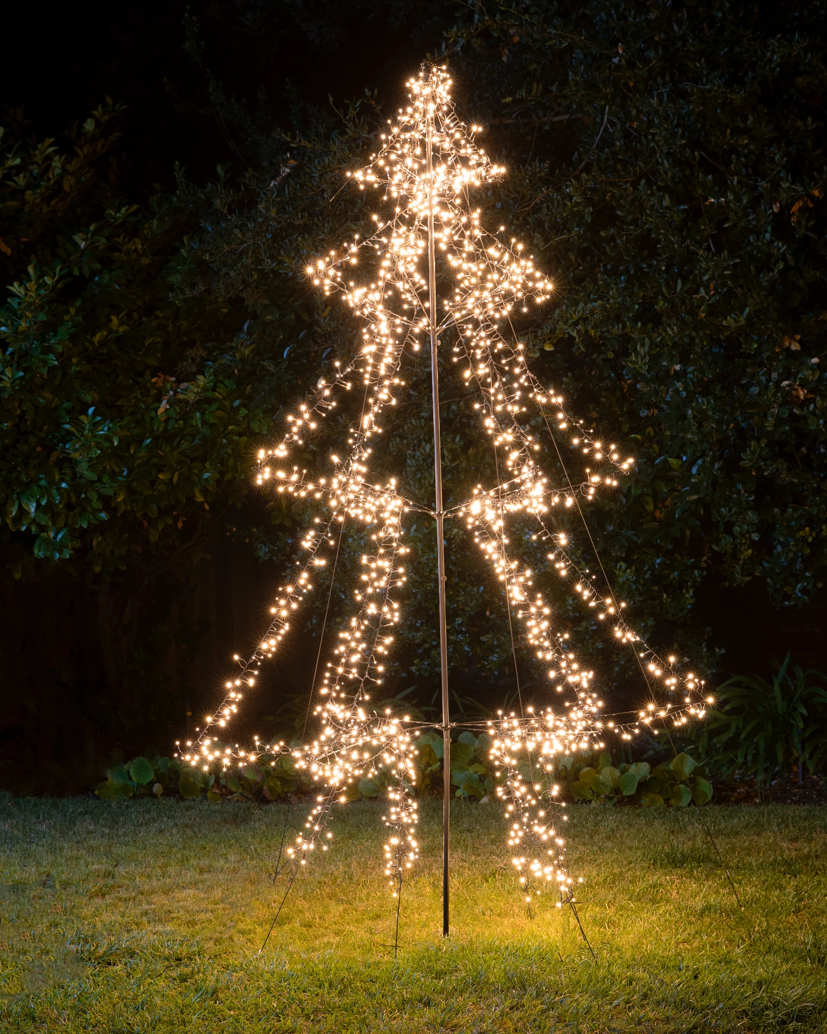 Outdoor Cluster LED Light Tree | Balsam Hill