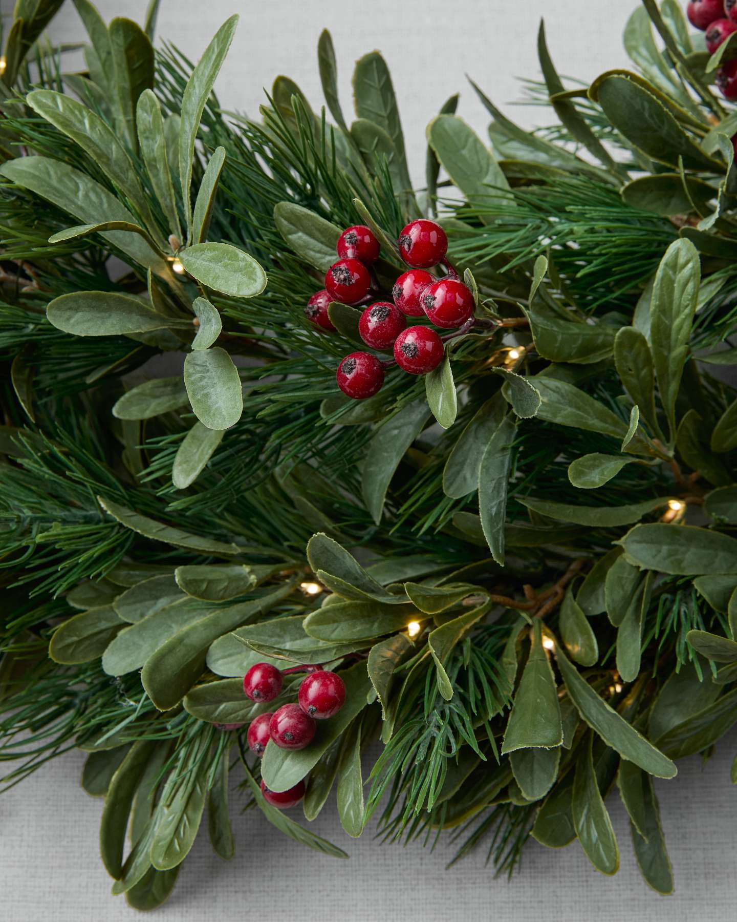 28" Red Berry Mistletoe Wreath