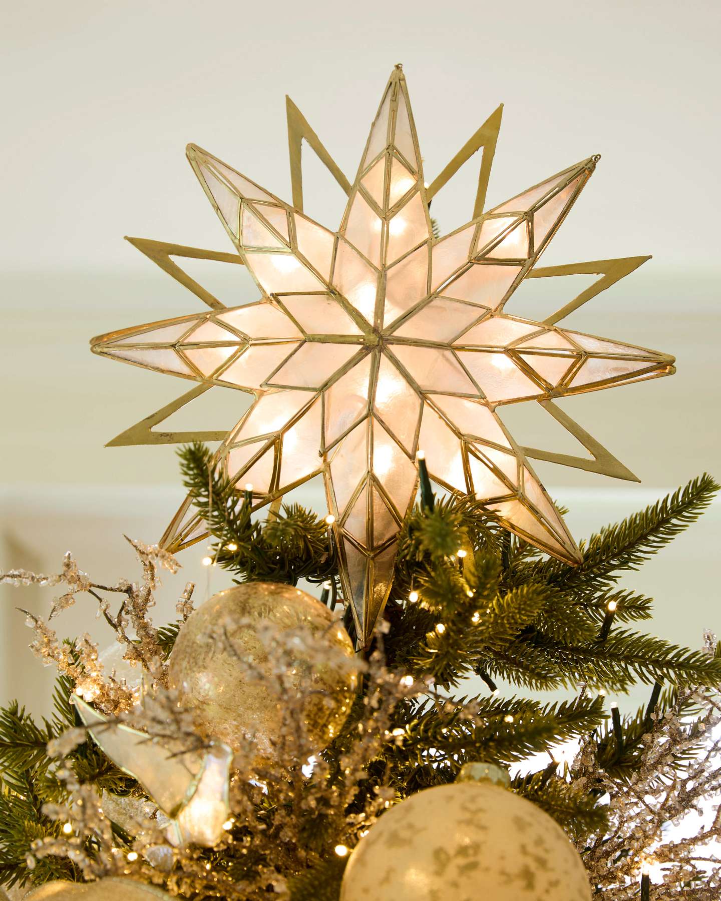 Balsam Hill Double Sided Starburst Artificial Christmas Tree Topper Lifestyle Tree Display