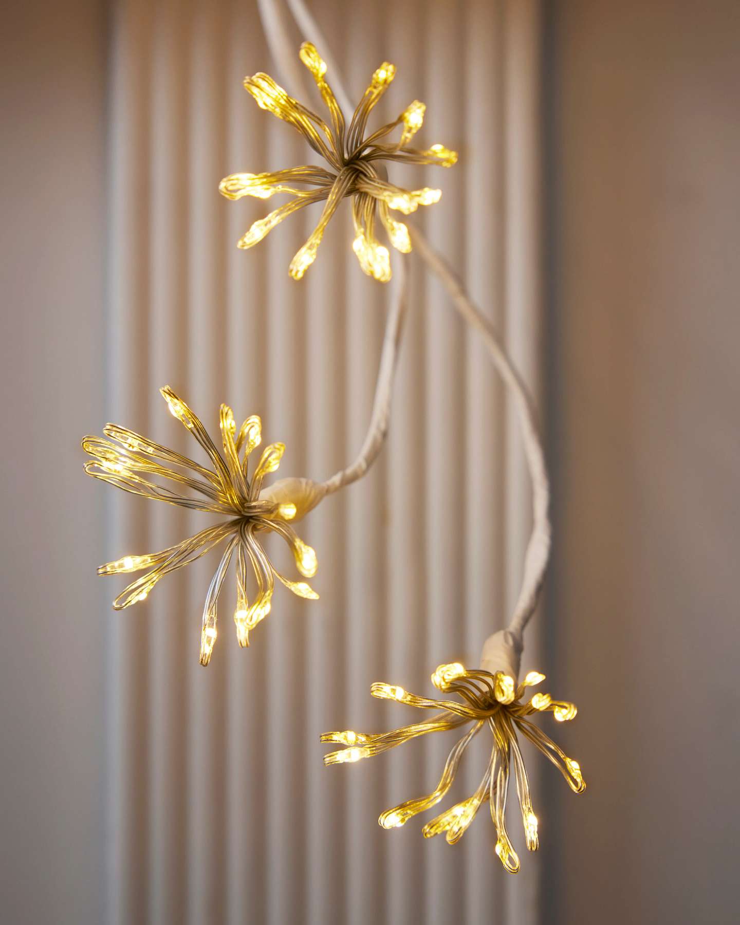 6' White Outdoor Lit Cluster Fairy Starburst Garland