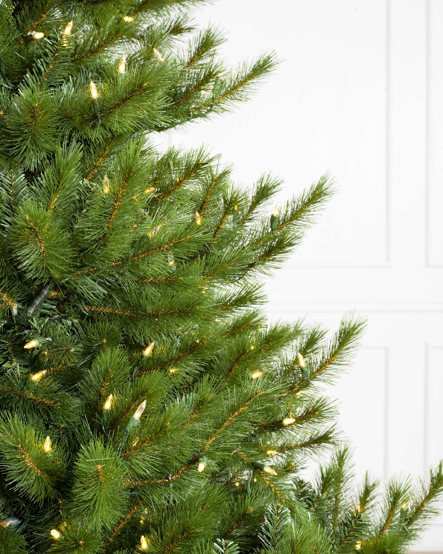 Balsam Hill Nordmanntanne Standard, LED-Lichterketten | Nahaufnahme UK Edition